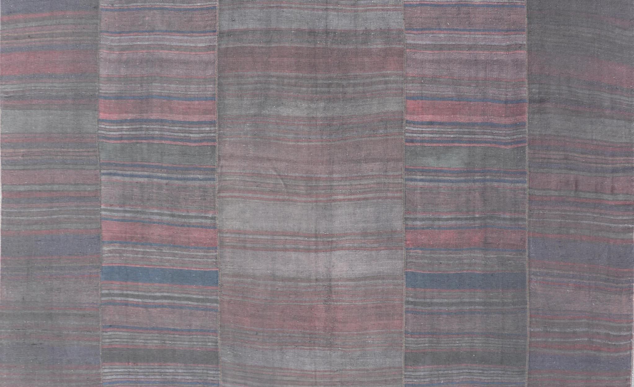 Rug &/O Kilim Turc des années 50 avec un design harmonieux 12'5