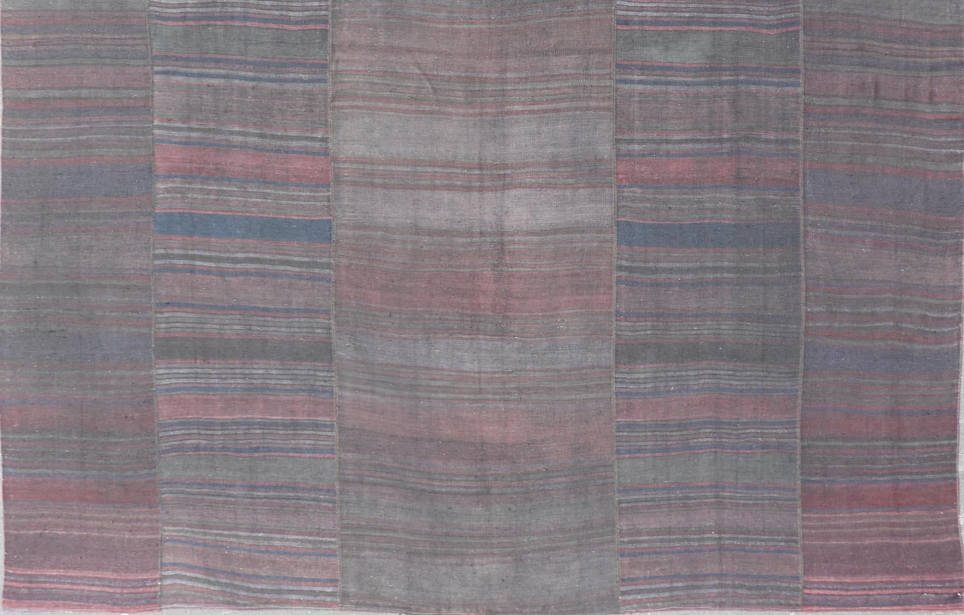 Rug &/O Kilim Turc des années 50 avec un design harmonieux 12'5