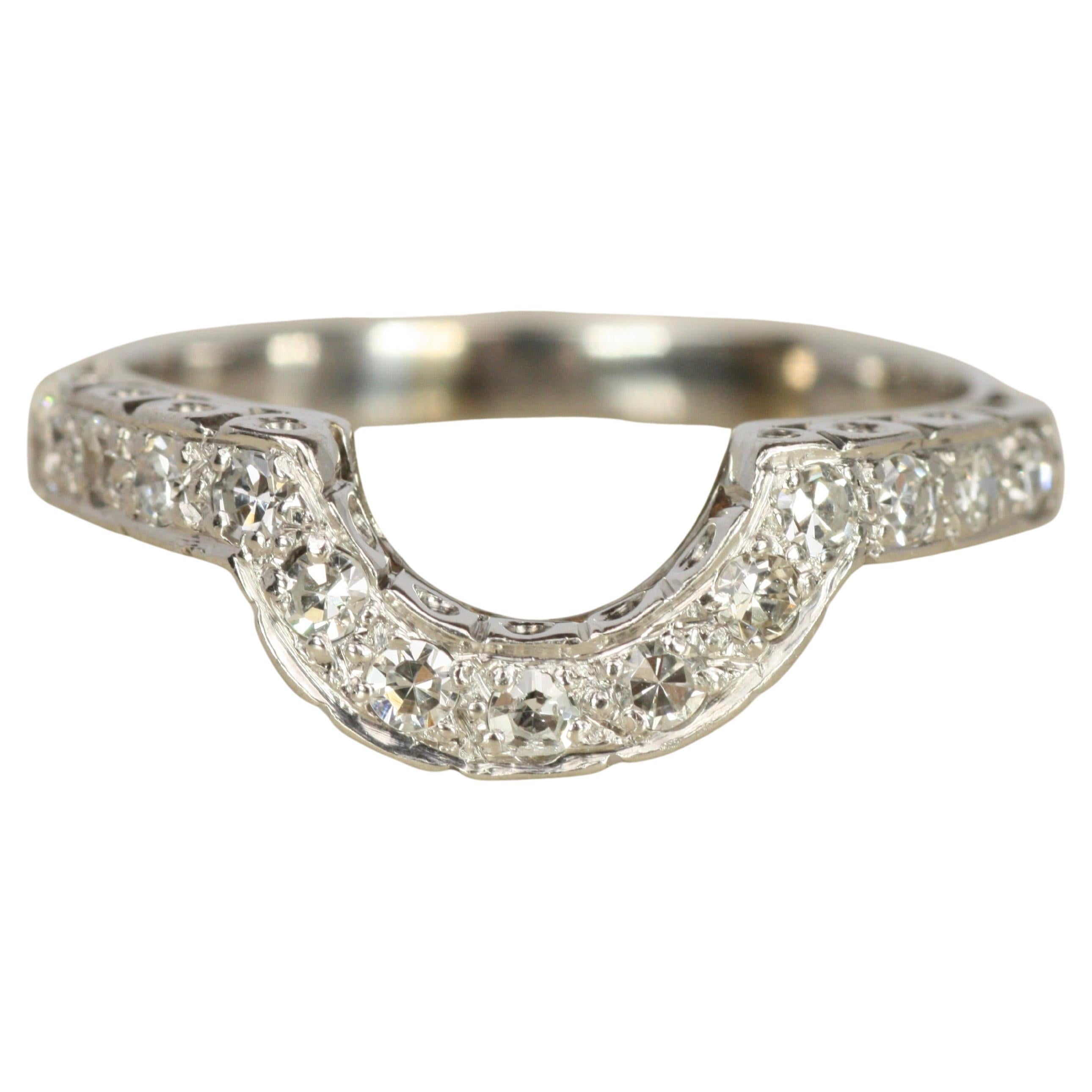 Vintage 1950s U-Shaped Curved Diamond 14K White Gold Wedding Band (anneau de mariage en or blanc 14K)