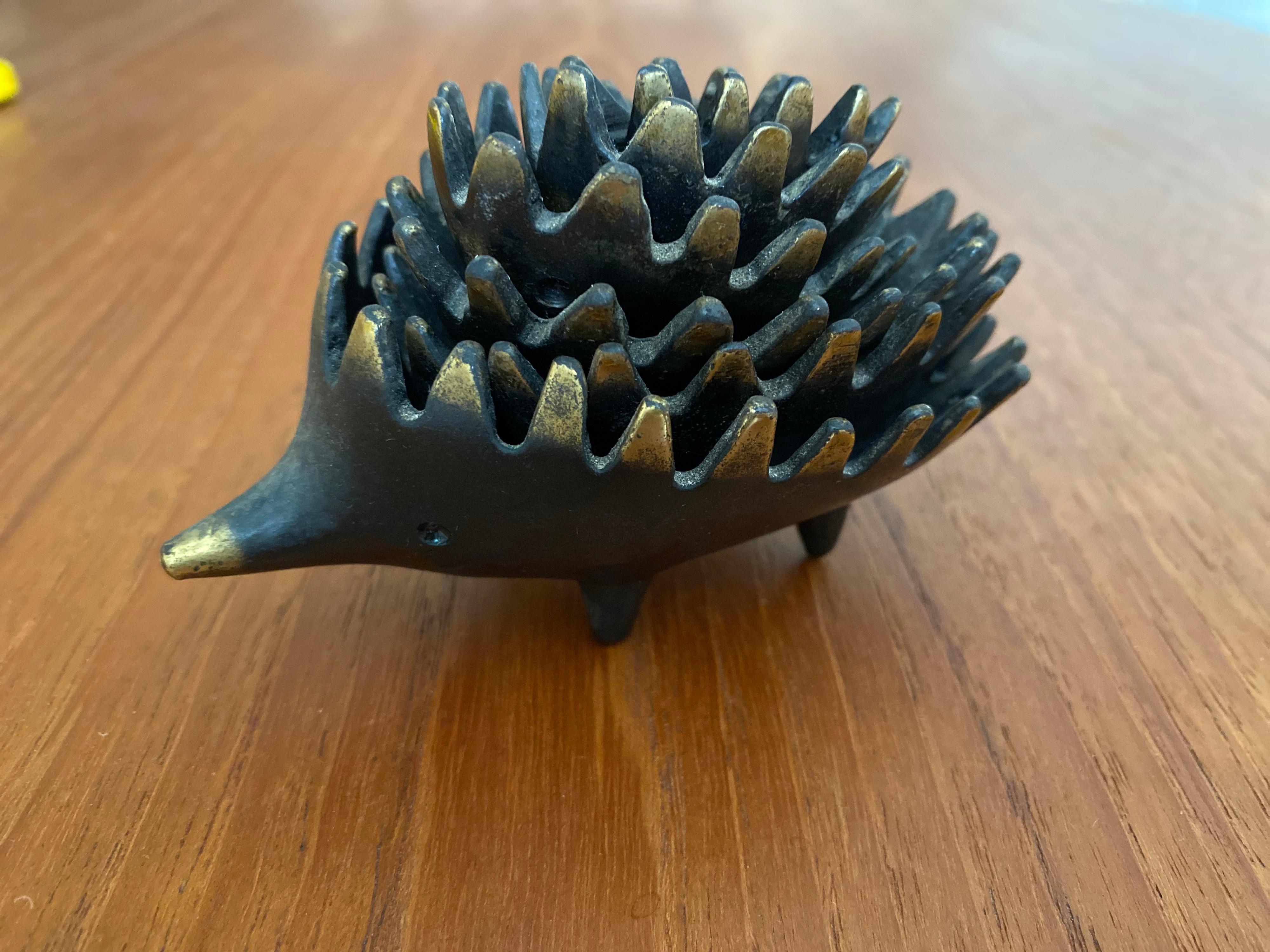 stackable hedgehog ashtrays
