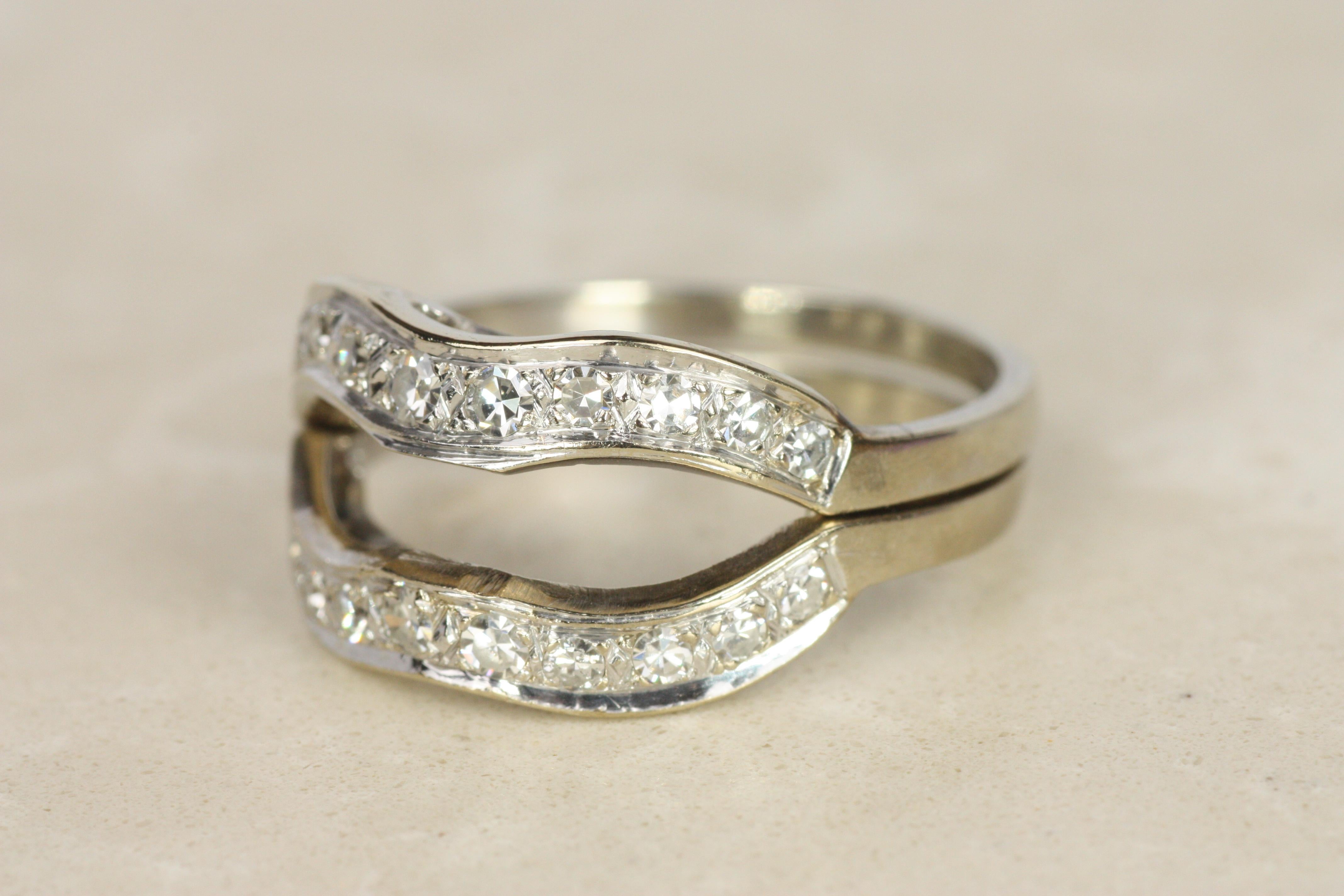 Anillo de oro blanco 4K con diamantes ondulados de los años 50 Vintage en venta 1