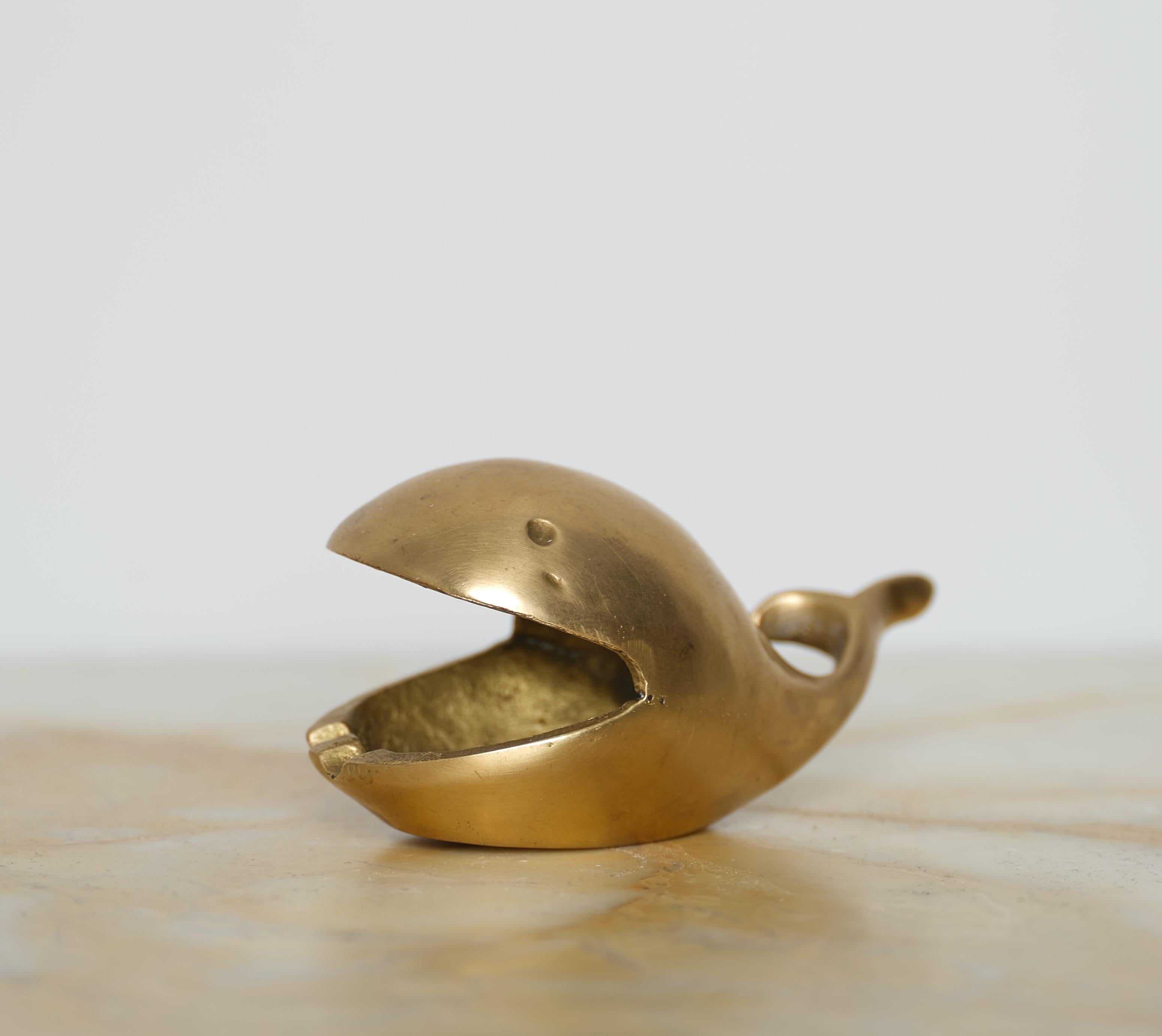Mid-Century Modern Vintage 1950s Whale-Shaped Brass Ashtray - Italian Design Elegance For Sale