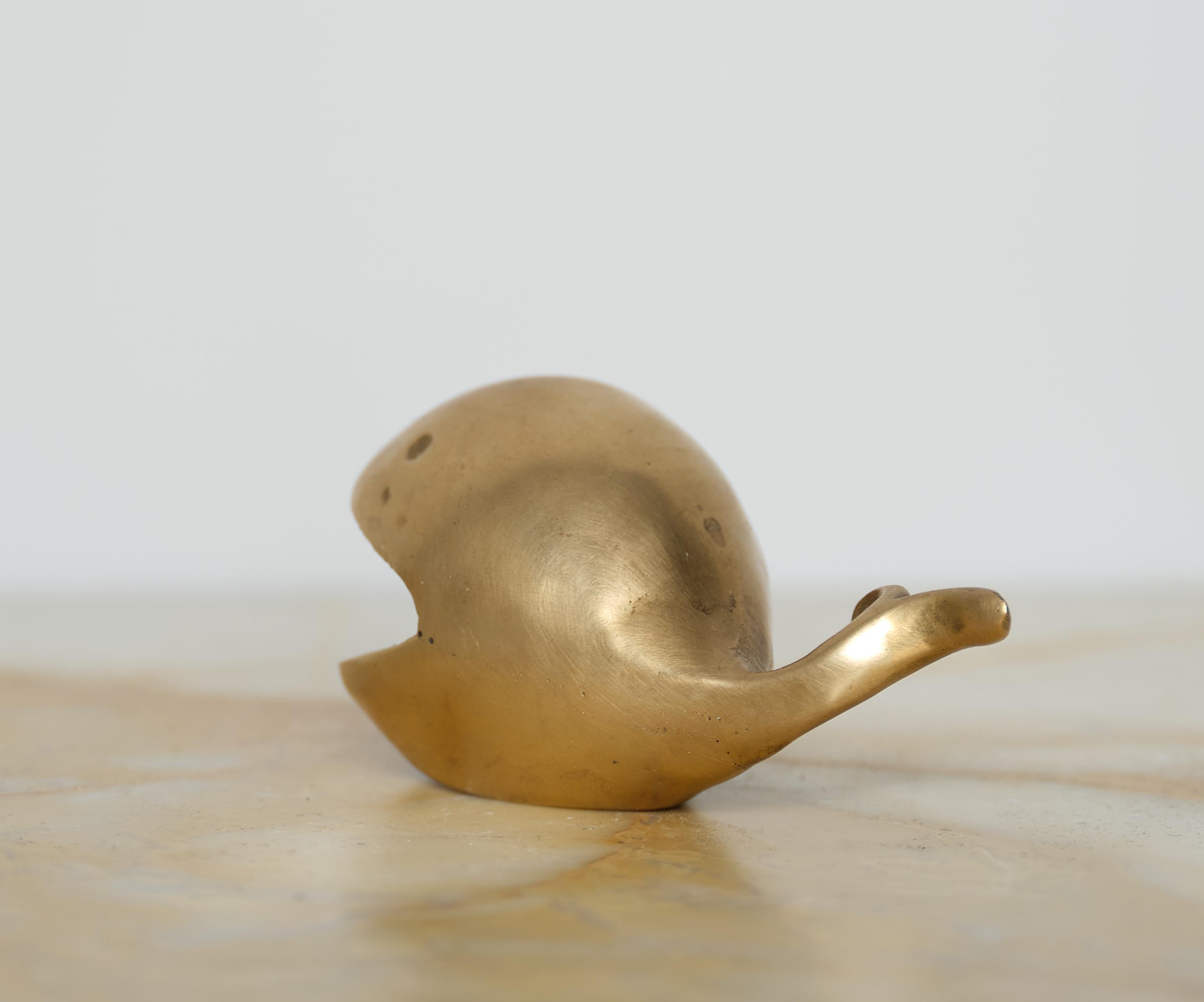 Vintage 1950s Whale-Shaped Brass Ashtray - Italian Design Elegance In Good Condition For Sale In Rome, IT