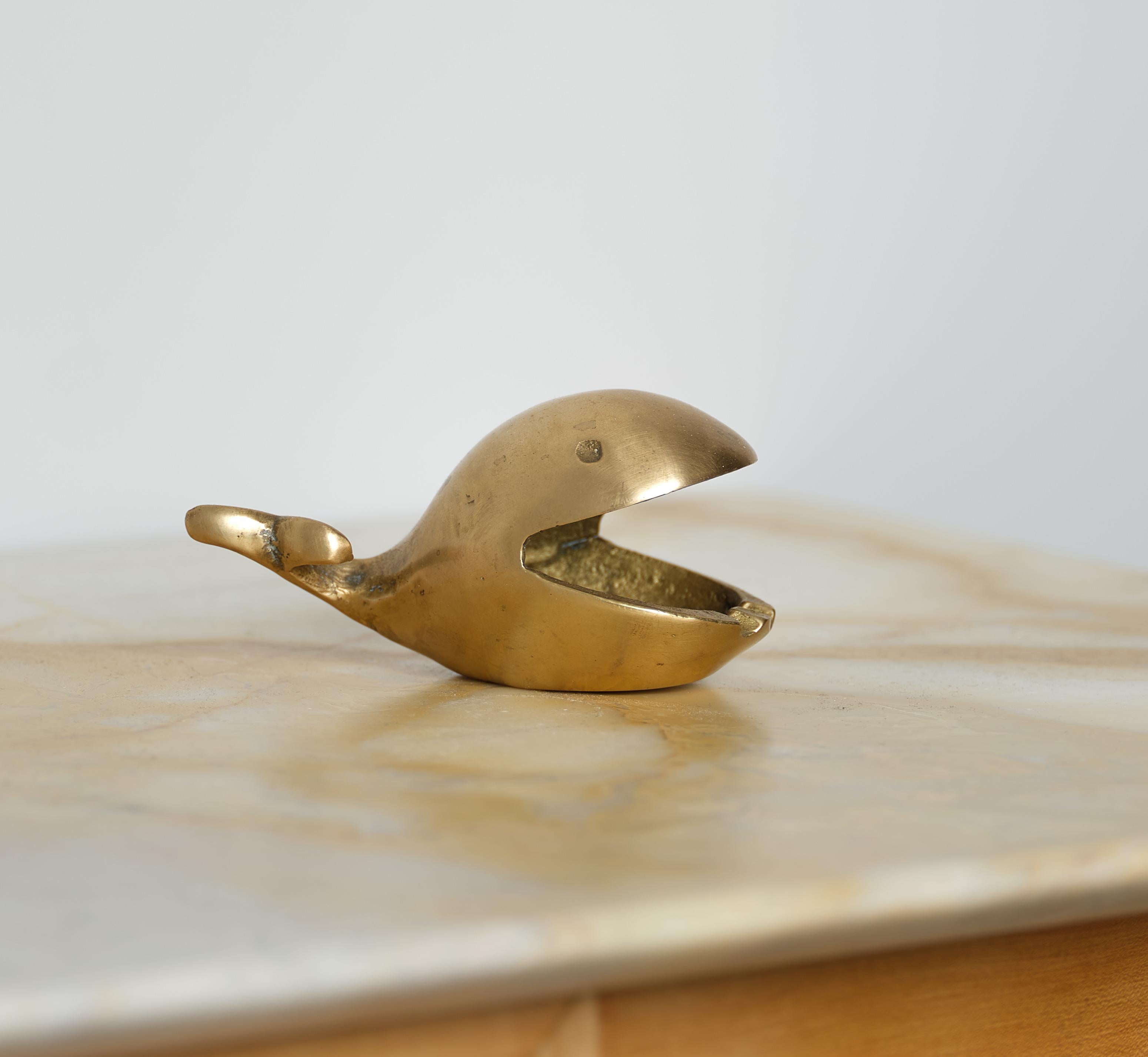 Vintage 1950s Whale-Shaped Brass Ashtray - Italian Design Elegance For Sale 2