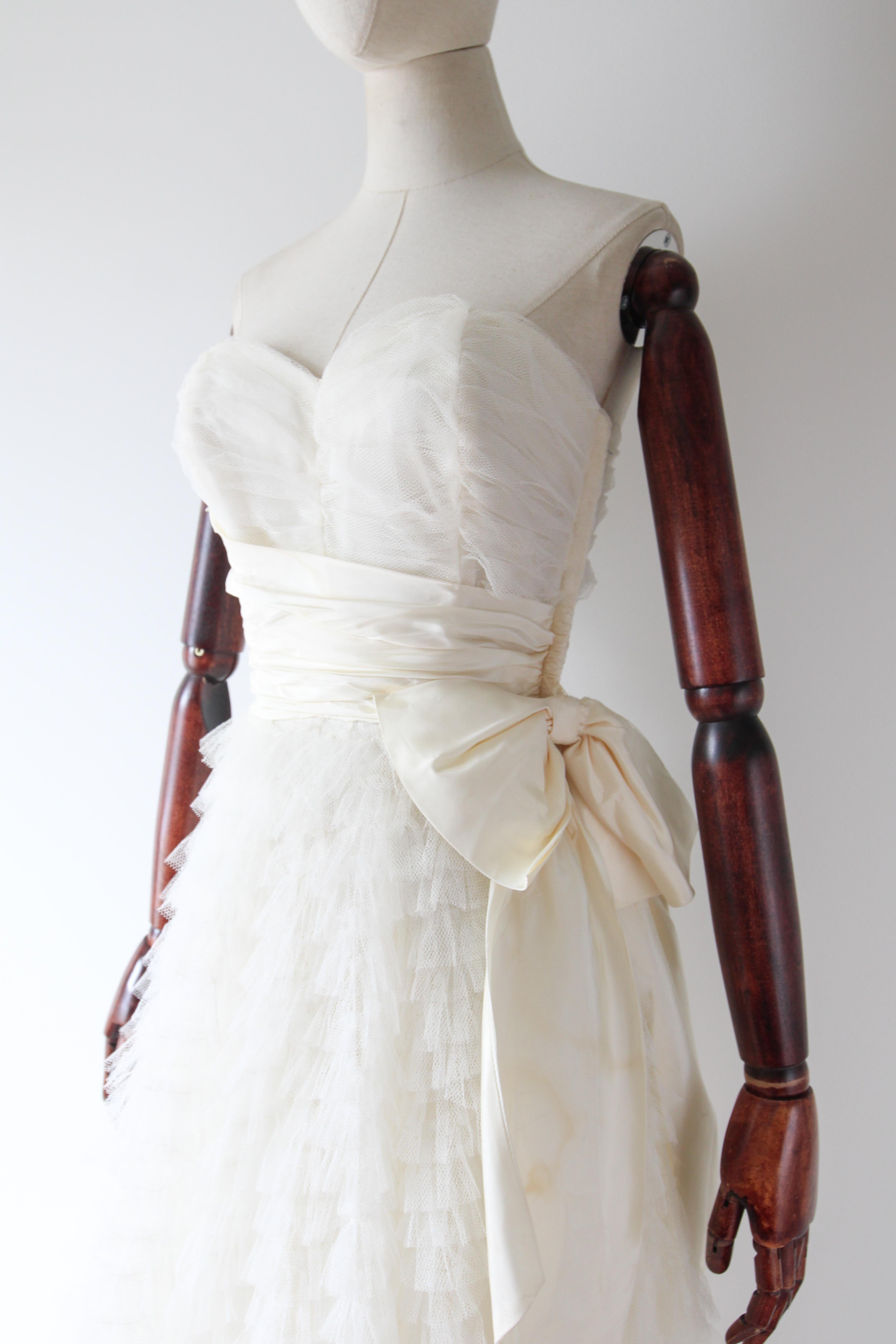 Vintage 1950's weiß Tüll geschichteten Kleid trägerlos herzförmiger Ausschnitt UK 6-8 im Angebot 1