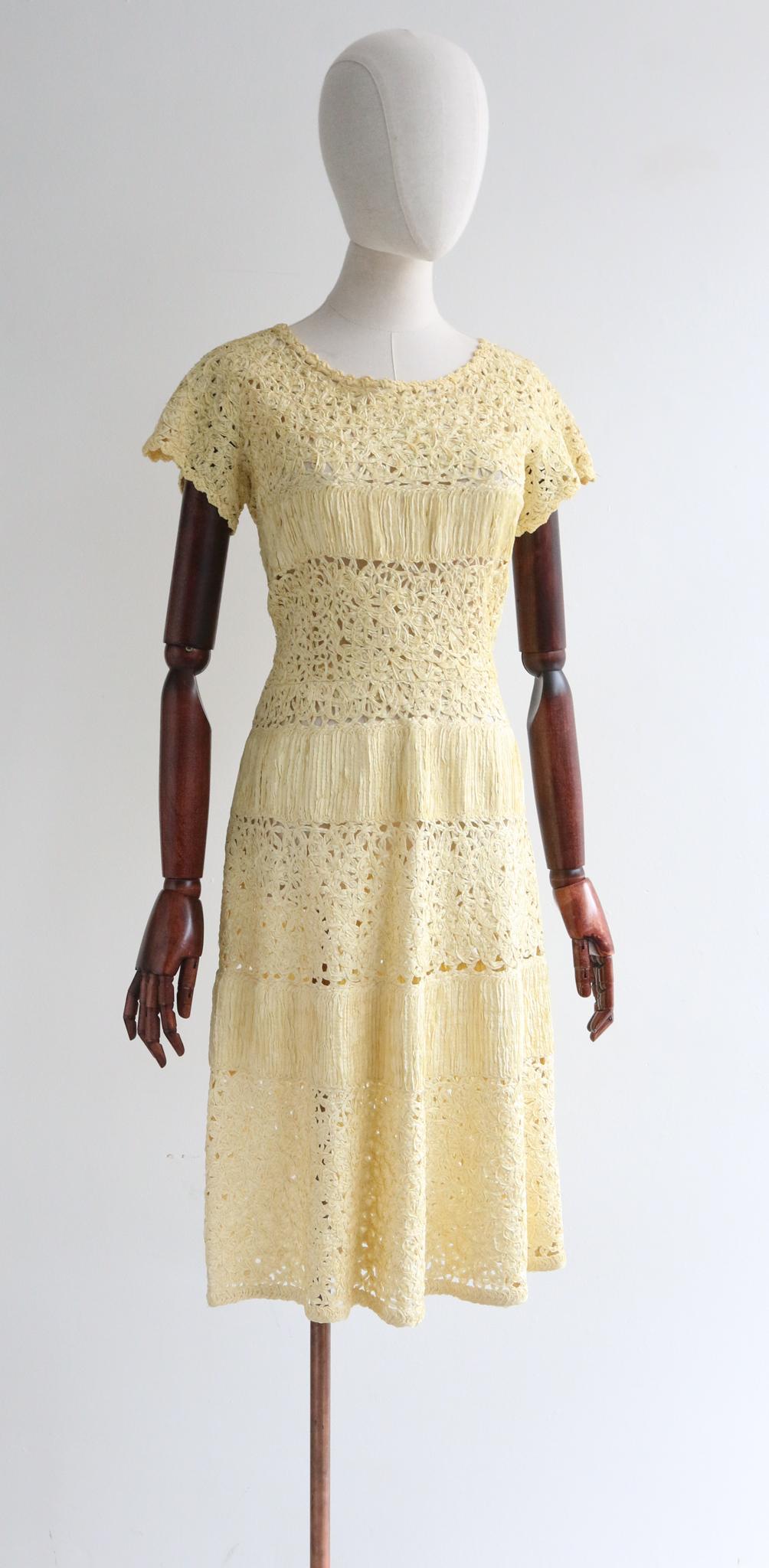 Beige Vintage anni '50, vestito giallo con nastro da lavoro, vestito crema di burro UK 12 US 8 in vendita