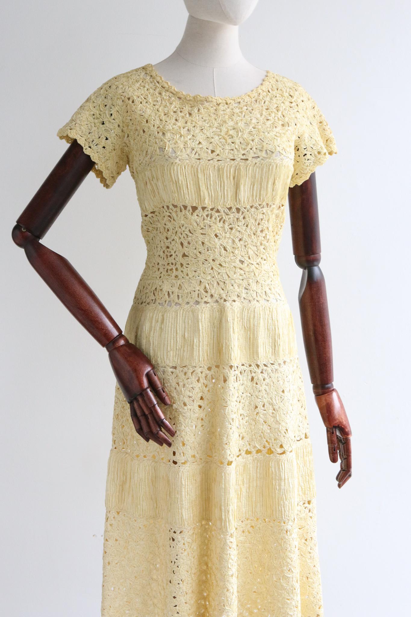 Vintage anni '50, vestito giallo con nastro da lavoro, vestito crema di burro UK 12 US 8 In condizioni ottime in vendita a Cheltenham, GB
