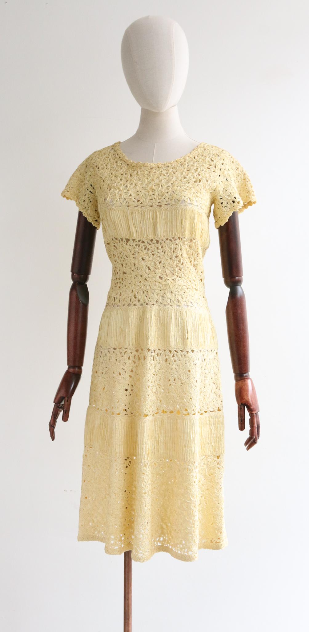 Donna Vintage anni '50, vestito giallo con nastro da lavoro, vestito crema di burro UK 12 US 8 in vendita