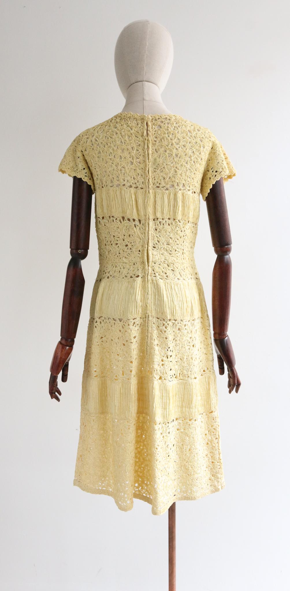 Vintage anni '50, vestito giallo con nastro da lavoro, vestito crema di burro UK 12 US 8 in vendita 1
