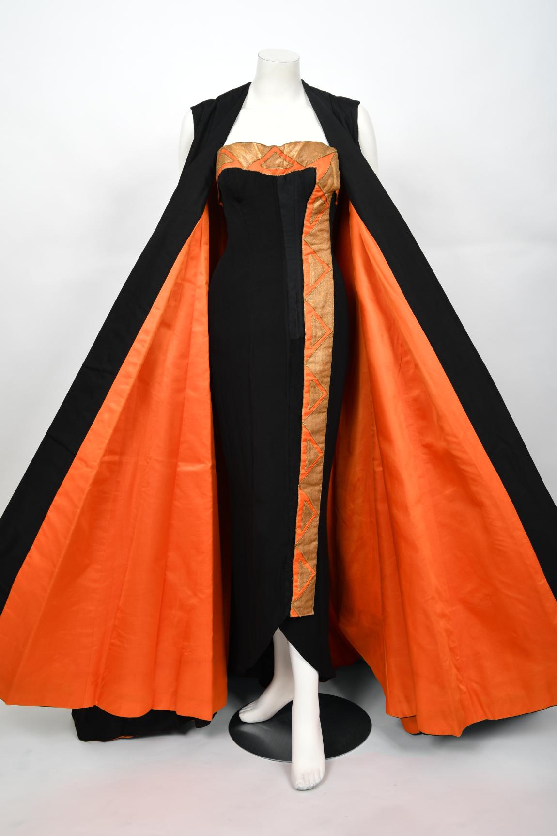 Un ensemble vestimentaire unique, important et à couper le souffle, réalisé sur mesure pour Yma Sumac, datant du milieu des années 1950. Yma Sumac (1922-2008) était une soprano péruvienne de renom et la première reine de l'exotisme. Sa renommée