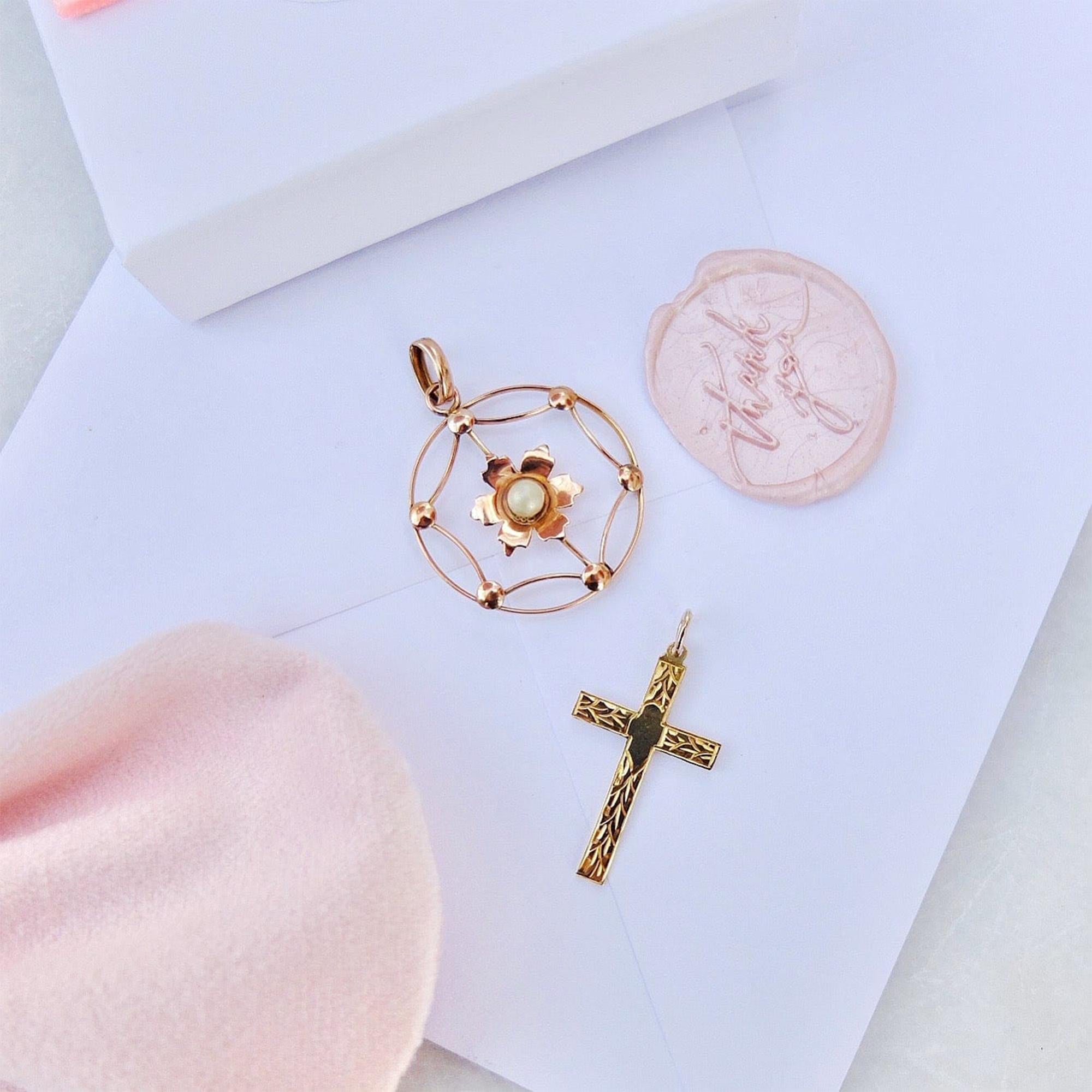 Vintage 1951 9ct Gold Christliches Kreuz Halskette im Angebot 1