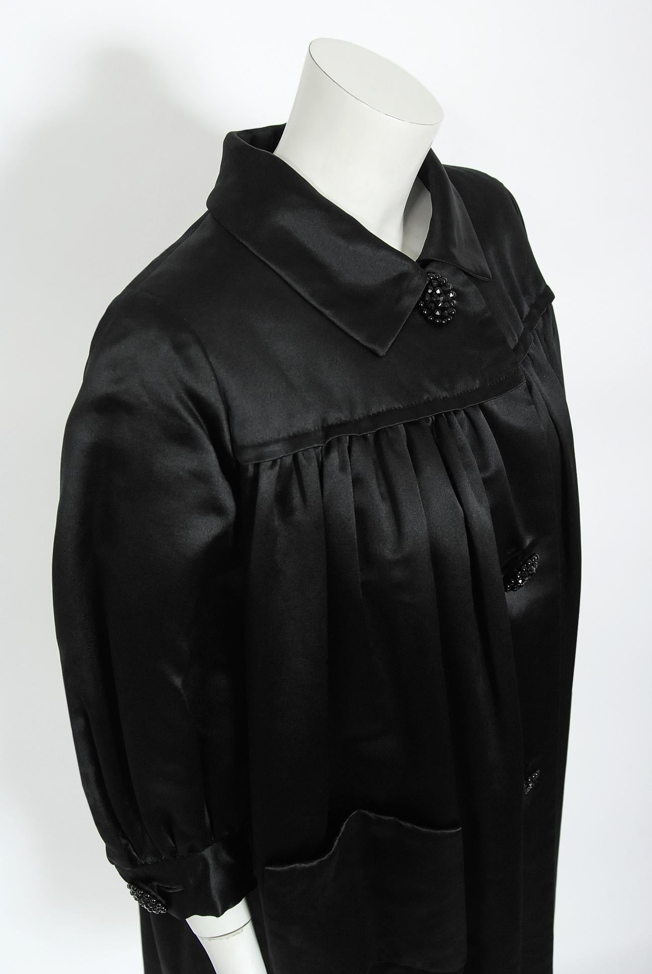 Vintage 1951 Traina-Norell Couture Black Duchess Satin Voluminous Pleated Coat In Good Condition For Sale In Beverly Hills, CA