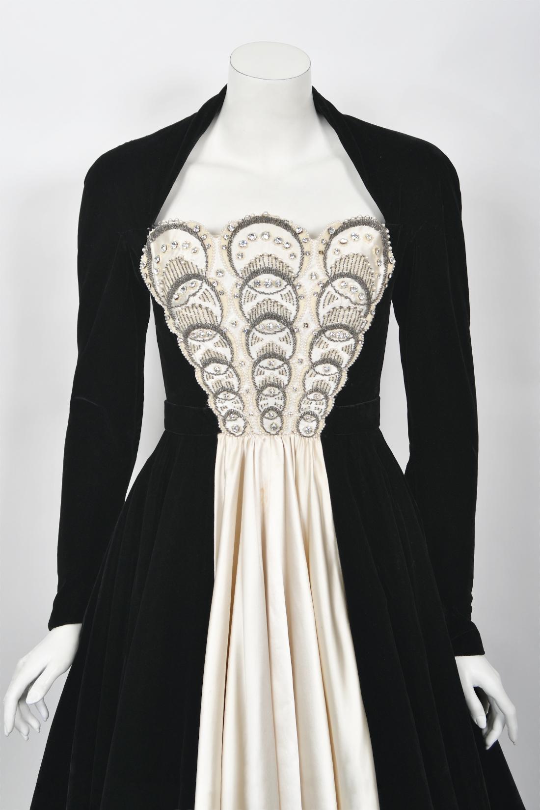 Vintage 1952 Nina Ricci Haute Couture Documented Ivory Satin & Black Velvet Gown In Good Condition In Beverly Hills, CA