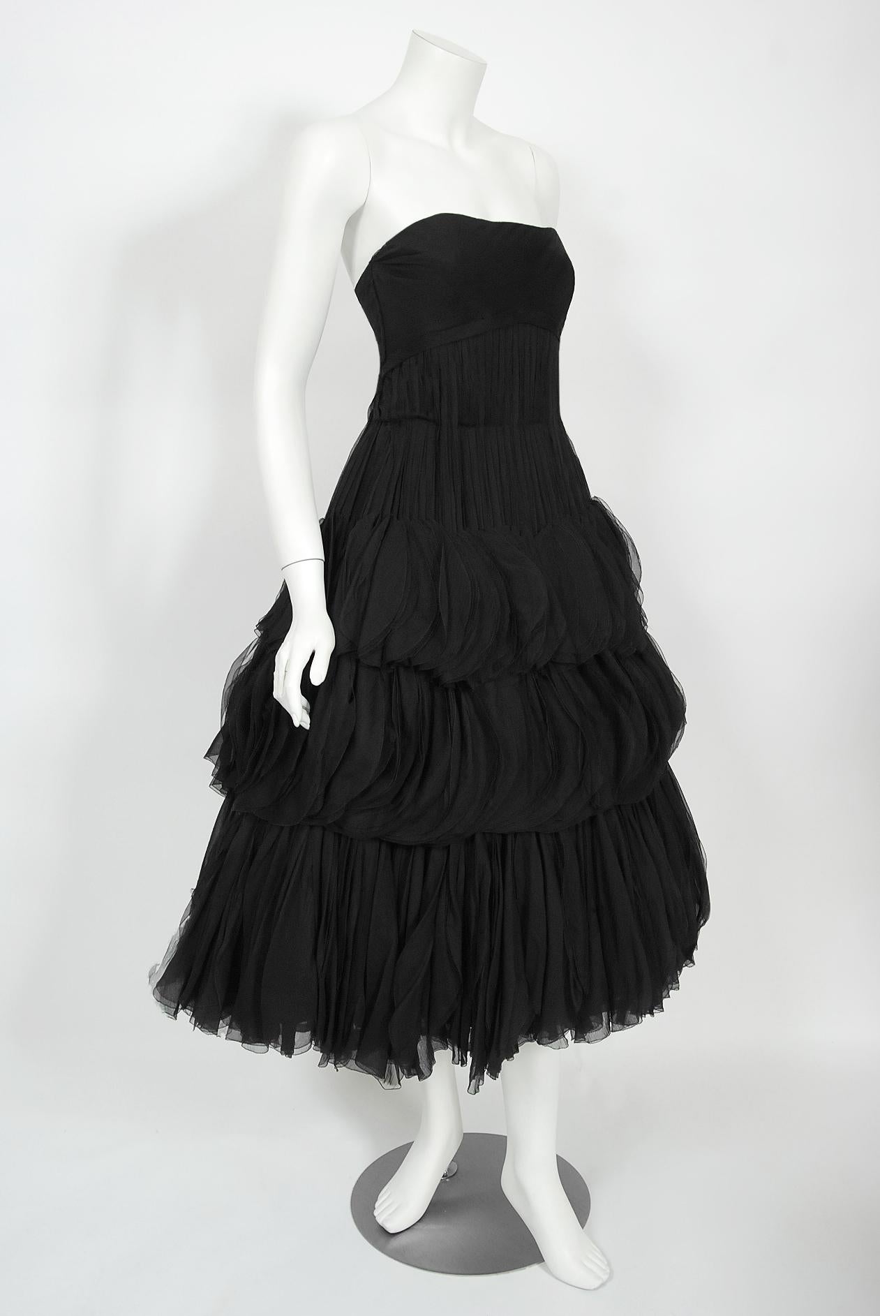 Vintage 1955 Jean Dessès Haute Couture Dokumentiertes Schwarzes Seiden-Chiffon-Blütenkleid im Angebot 6