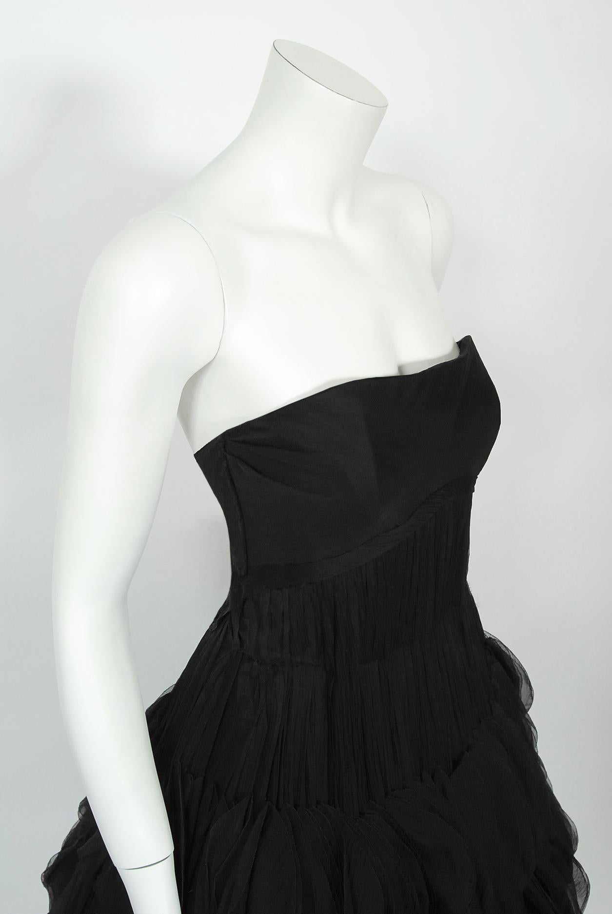 Vintage 1955 Jean Dessès Haute Couture Dokumentiertes Schwarzes Seiden-Chiffon-Blütenkleid im Angebot 7