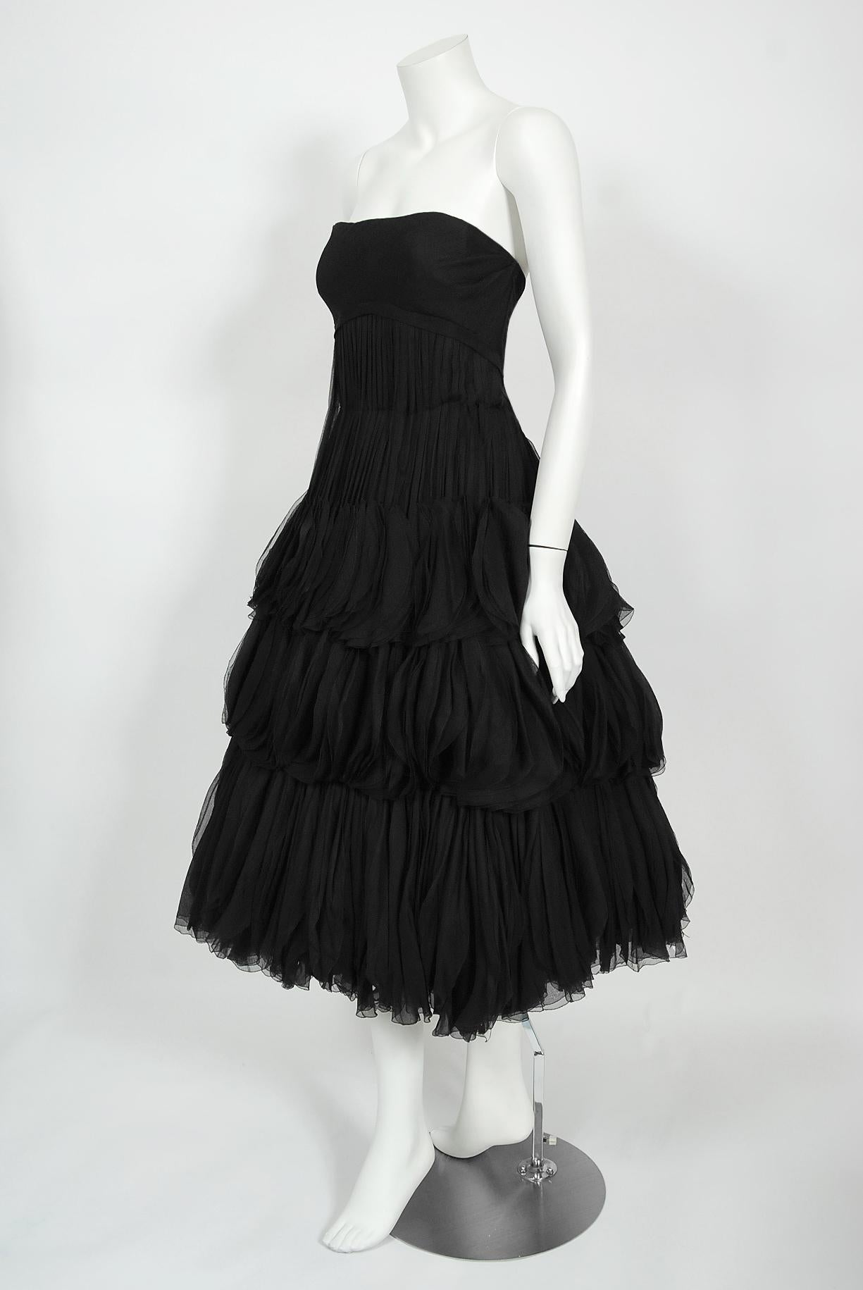 Vintage 1955 Jean Dessès Haute Couture Dokumentiertes Schwarzes Seiden-Chiffon-Blütenkleid im Angebot 1