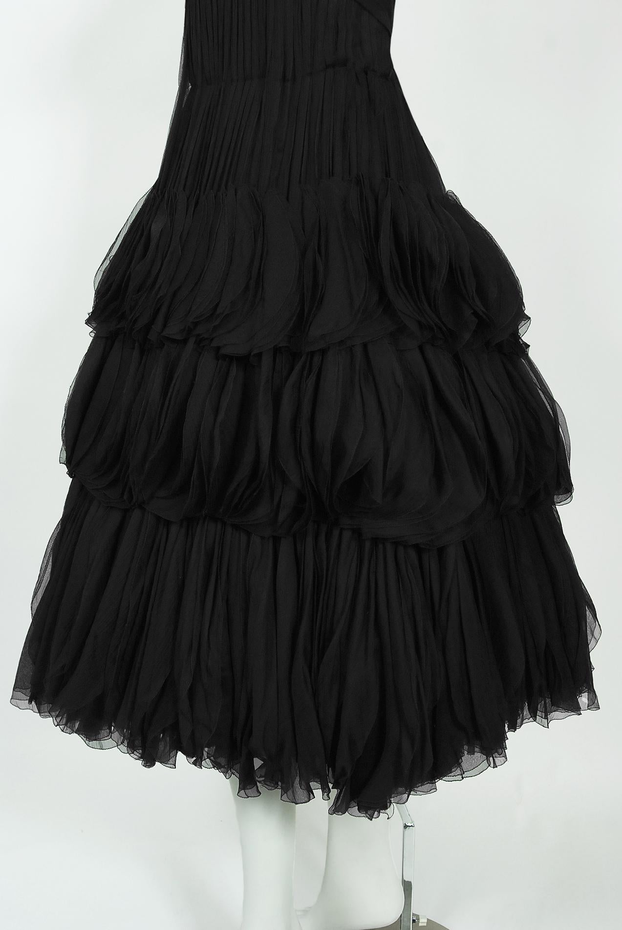 Vintage 1955 Jean Dessès Haute Couture Dokumentiertes Schwarzes Seiden-Chiffon-Blütenkleid im Angebot 3
