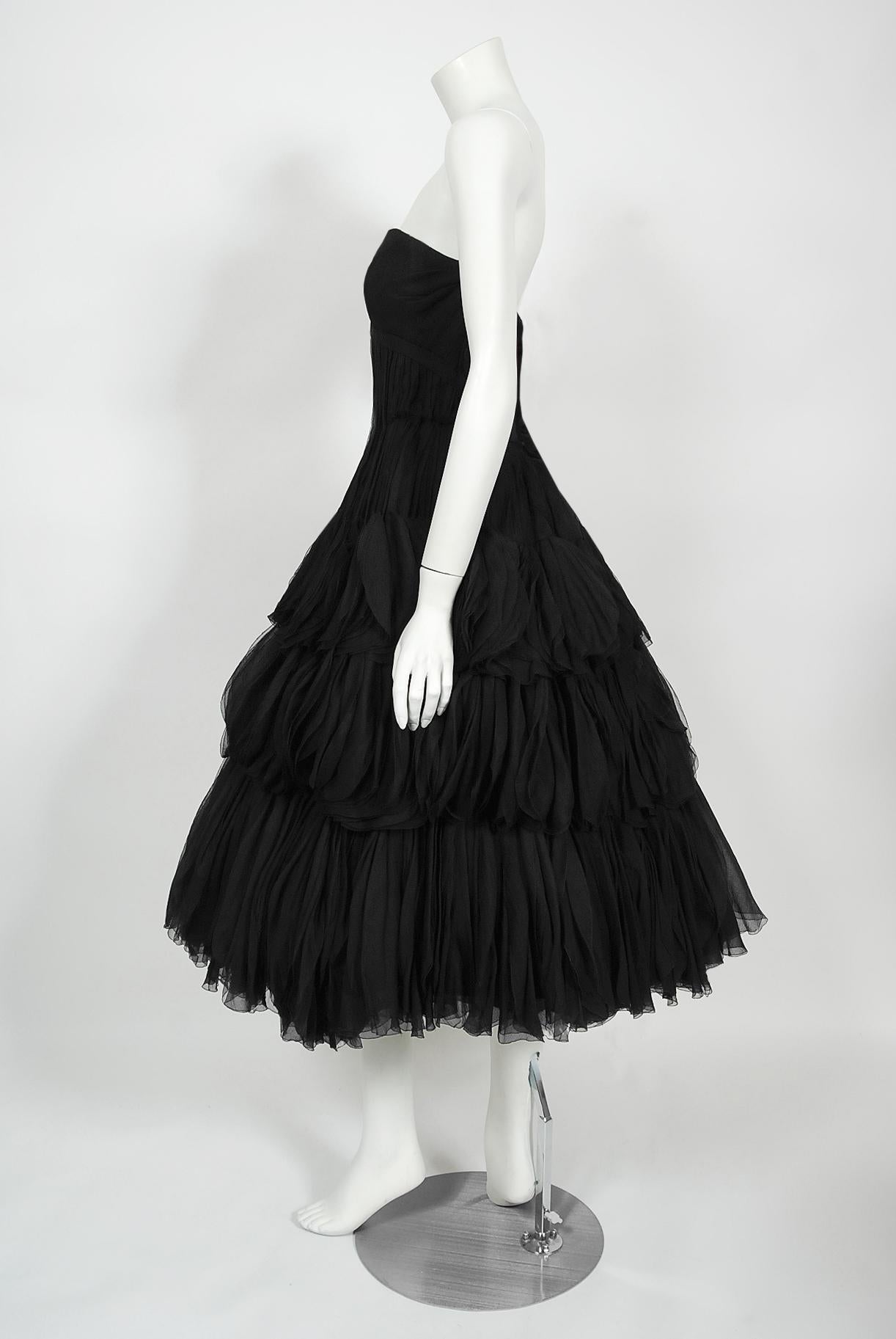 Vintage 1955 Jean Dessès Haute Couture Dokumentiertes Schwarzes Seiden-Chiffon-Blütenkleid im Angebot 5