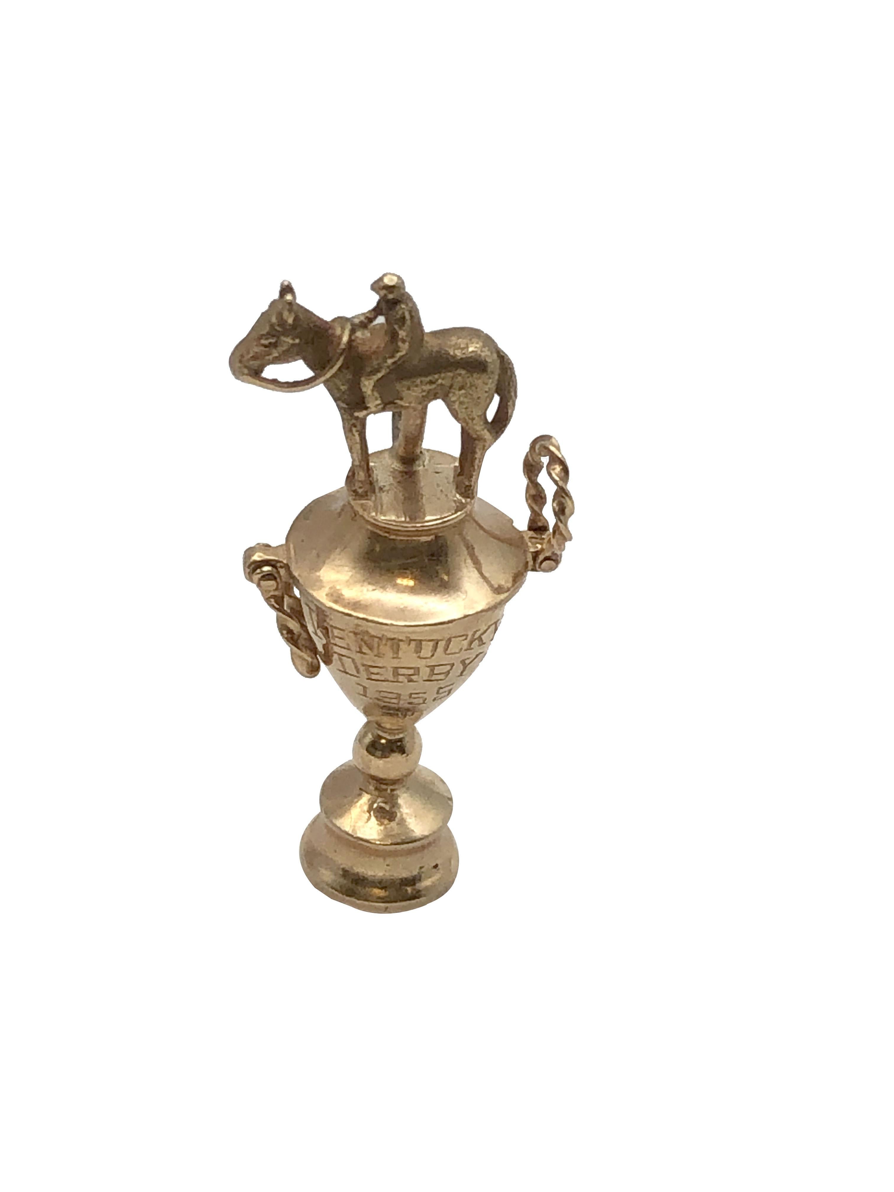 Vintage 1955 Solid Gold Kentucky Derby Large Horse Trophy Pendant Charm In Excellent Condition In Chicago, IL