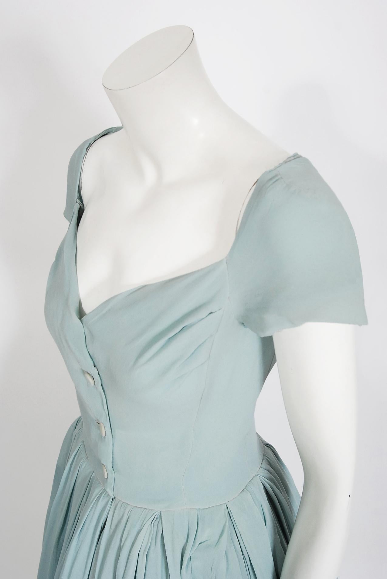  Vintage 1956 Christian Dior Lifetime Baby Blue Silk Cap-Sleeve Plunge Dress Pour femmes 