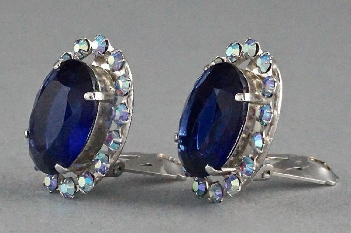 Vintage 1958 CHRISTIAN DIOR Sapphire Rhinestone Earrings

Measurements:
Height: 1.02 inches (2.6 cm)
Width: 0.78 inch (2 cm)
Weight per Earring: 6 grams

Features:
- 100% Authentic 1958 CHRISTIAN DIOR.
- Faceted faux sapphire stone at the centre.
-