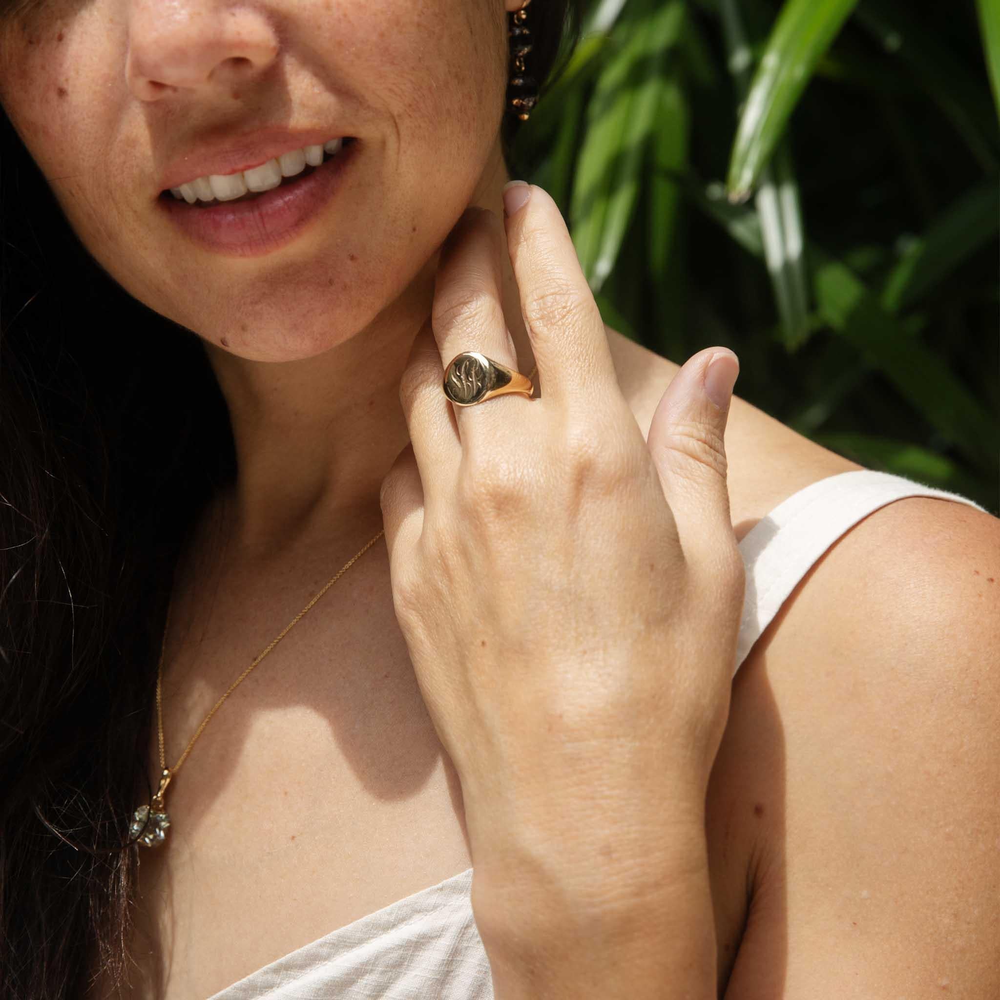 Elegant in her simplicity, the 9 carat gold Seth signet ring exudes timeless sophistication. Featuring a smooth oval face with delicate engraved initials, she carries a personal touch and a classic appeal. Perfect as a meaningful gift or a statement