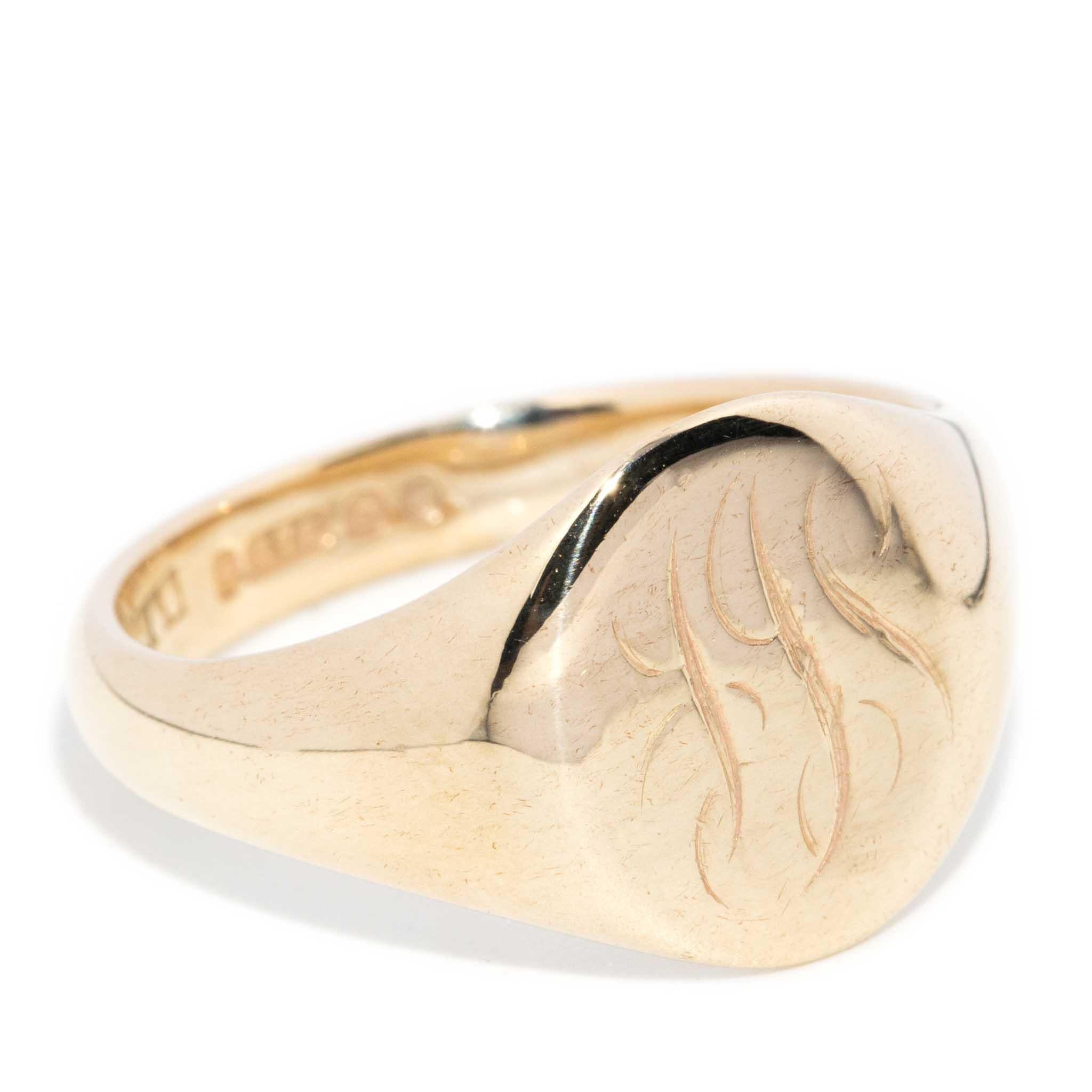 Vintage 1958 Oval Initialled Signet Ring 9 Carat Yellow Gold In Good Condition For Sale In Hamilton, AU