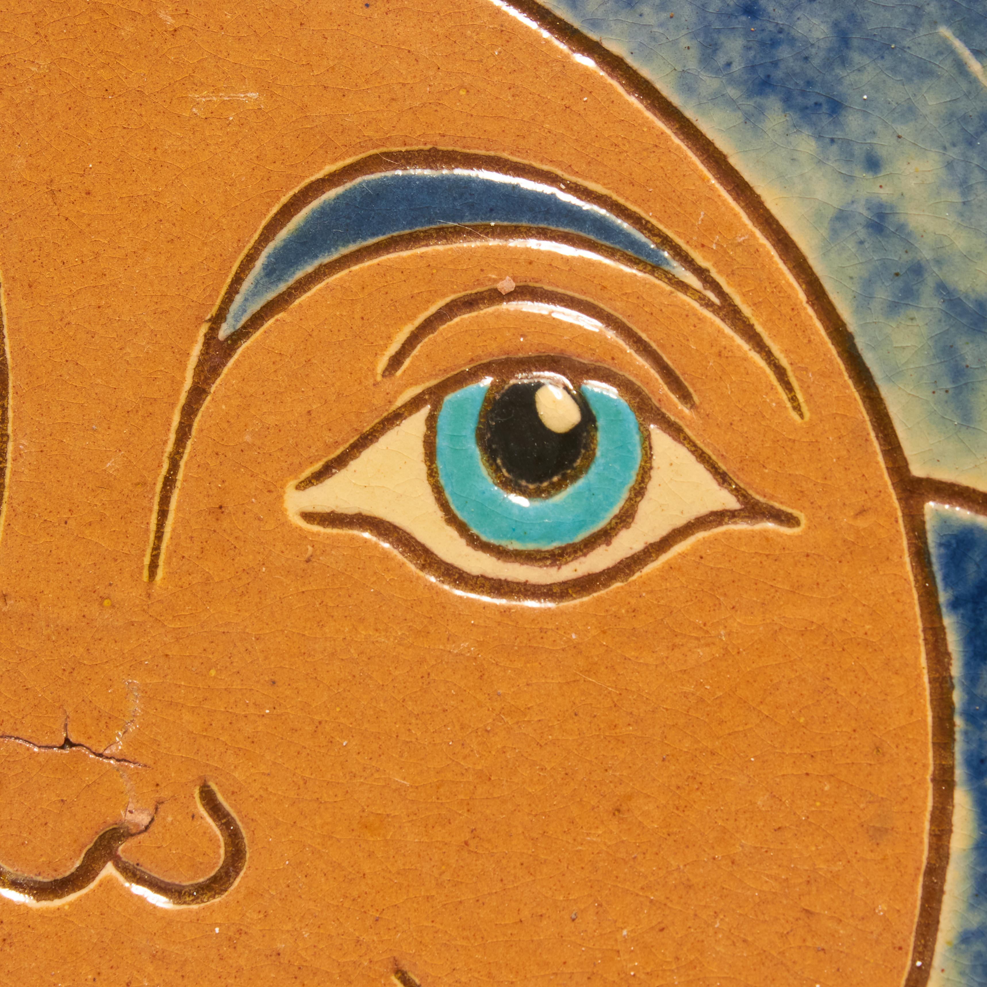 Plato de cerámica vintage de 1960 pintado a mano en azul y naranja por el artista Díaz Costa Siglo XXI y contemporáneo