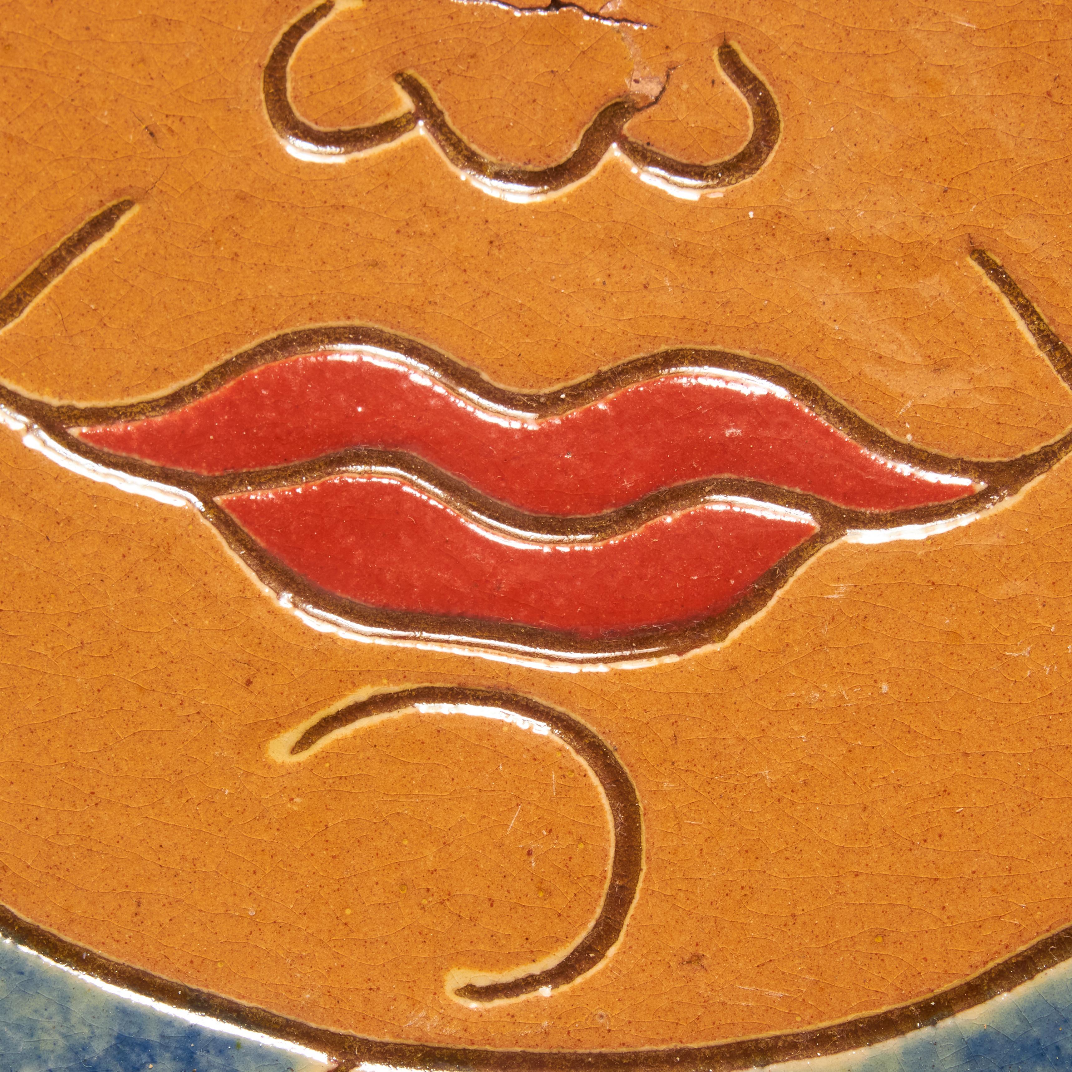 Céramique Assiette en céramique bleue et orange peinte à la main par l'artiste Diaz Costa, années 1960 en vente