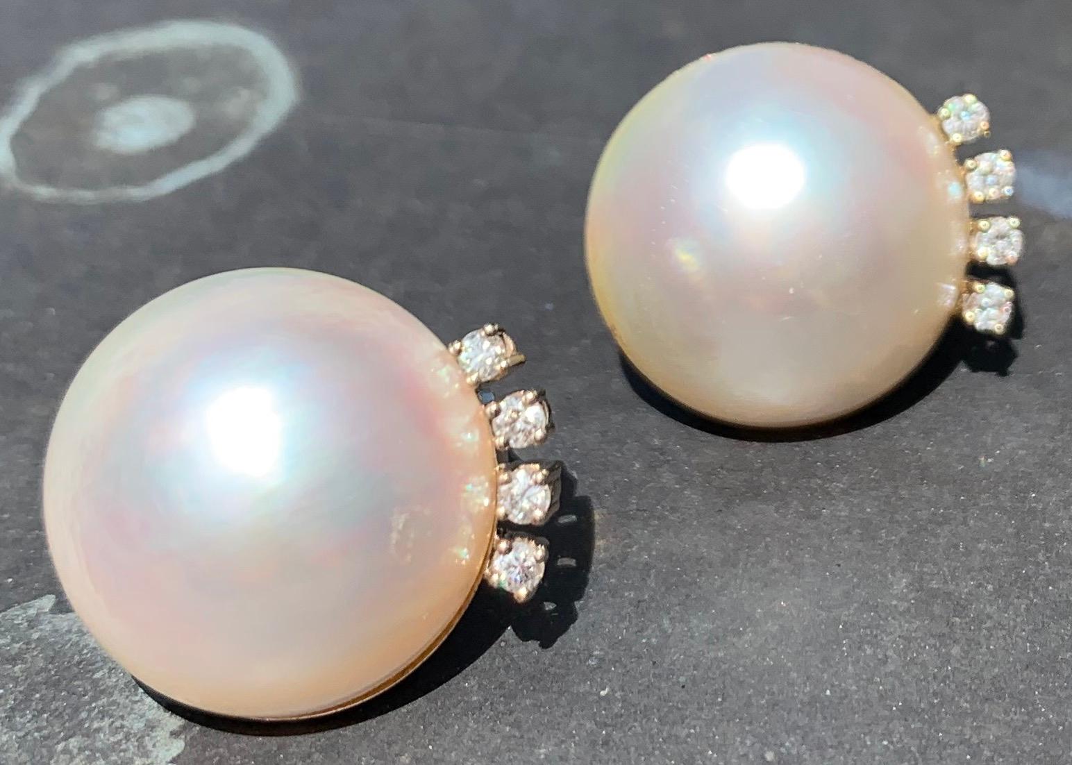 Clips d'oreilles vintage en or blanc 14 carats avec perles Mabé et diamants, années 1960 Excellent état - En vente à Munich, Bavaria