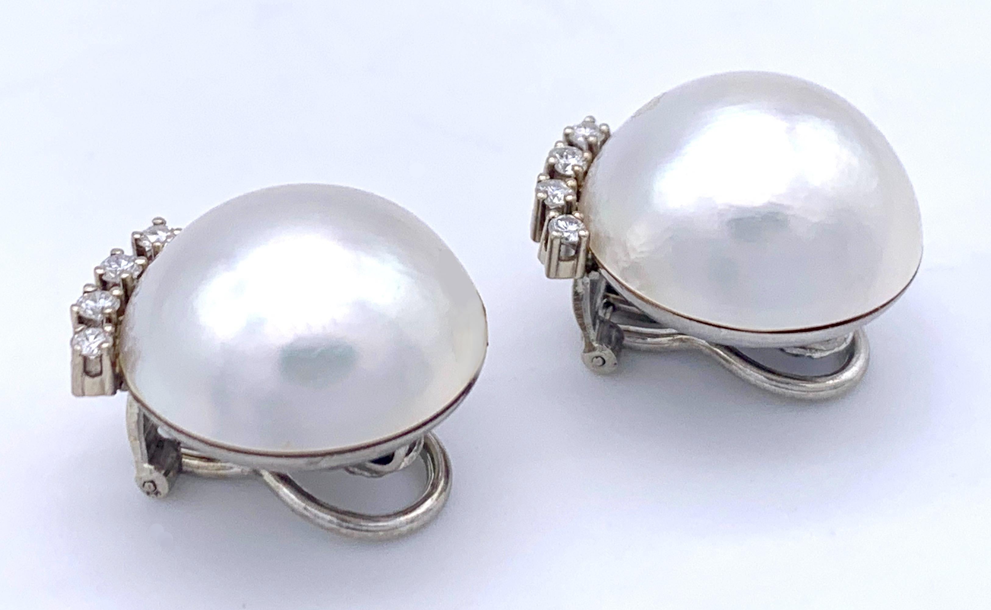 Vintage 1960 Mabé Pearl Diamond 14 Carat White Gold Clip-On Earclips For Sale 1
