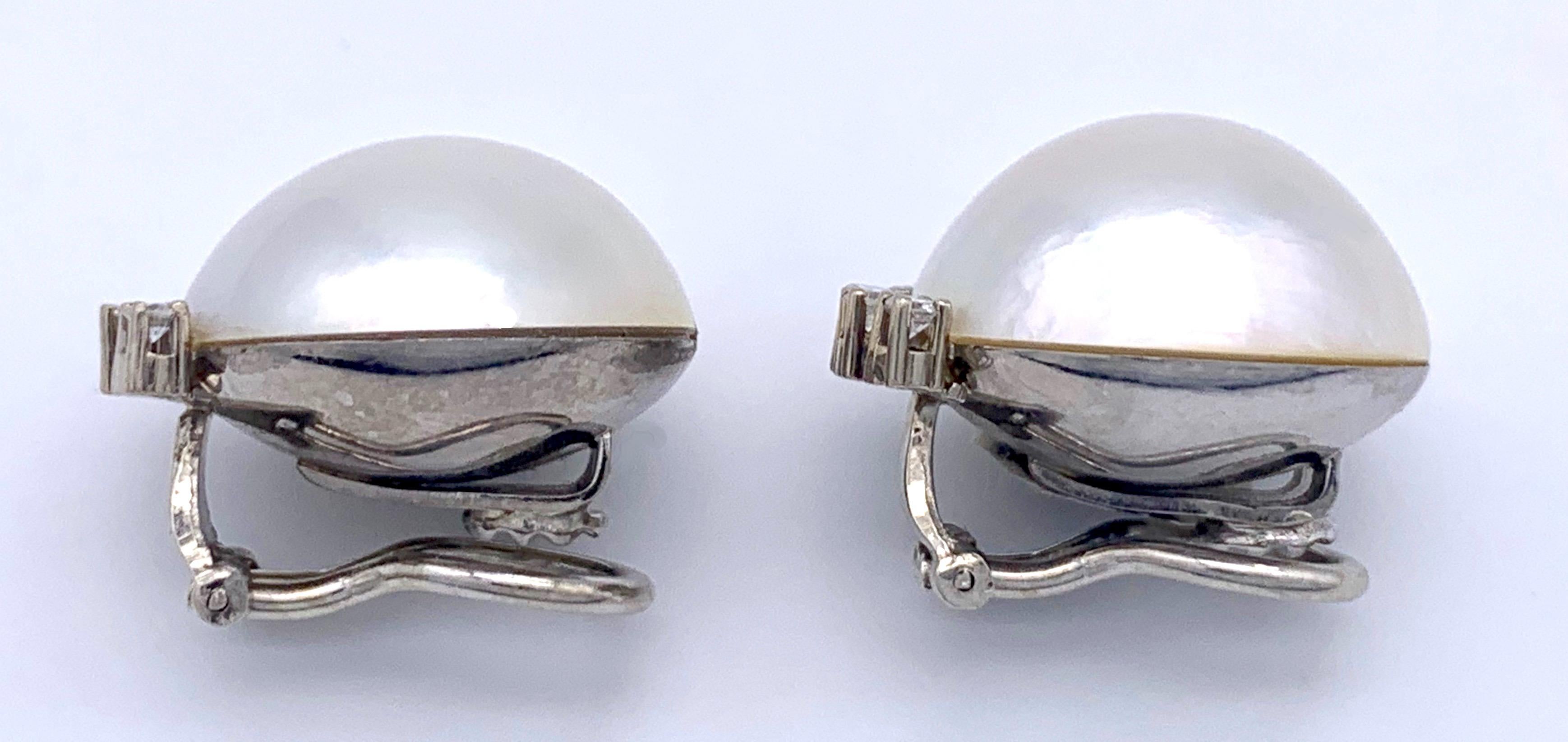 Vintage 1960 Mabé Pearl Diamond 14 Carat White Gold Clip-On Earclips For Sale 2