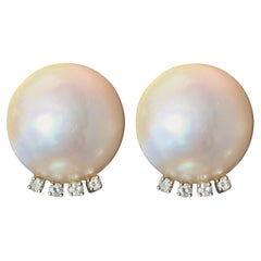 Retro 1960 Mabé Pearl Diamond 14 Carat White Gold Clip-On Earclips
