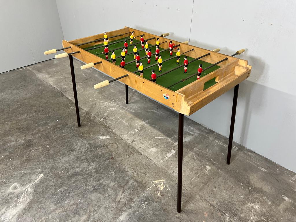 Wall hanging or floor standing 1960s table football

Can be hung on the wall as a display or used as a floor standing table (4 metal legs provided).


Measures: Height 84cm, depth 61cm, width 123cm.