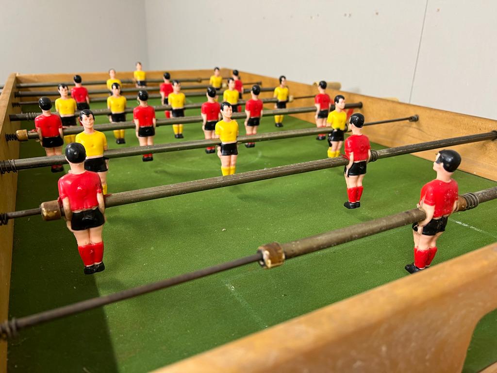 Métal Table de football rétro vintage de 1960 en vente