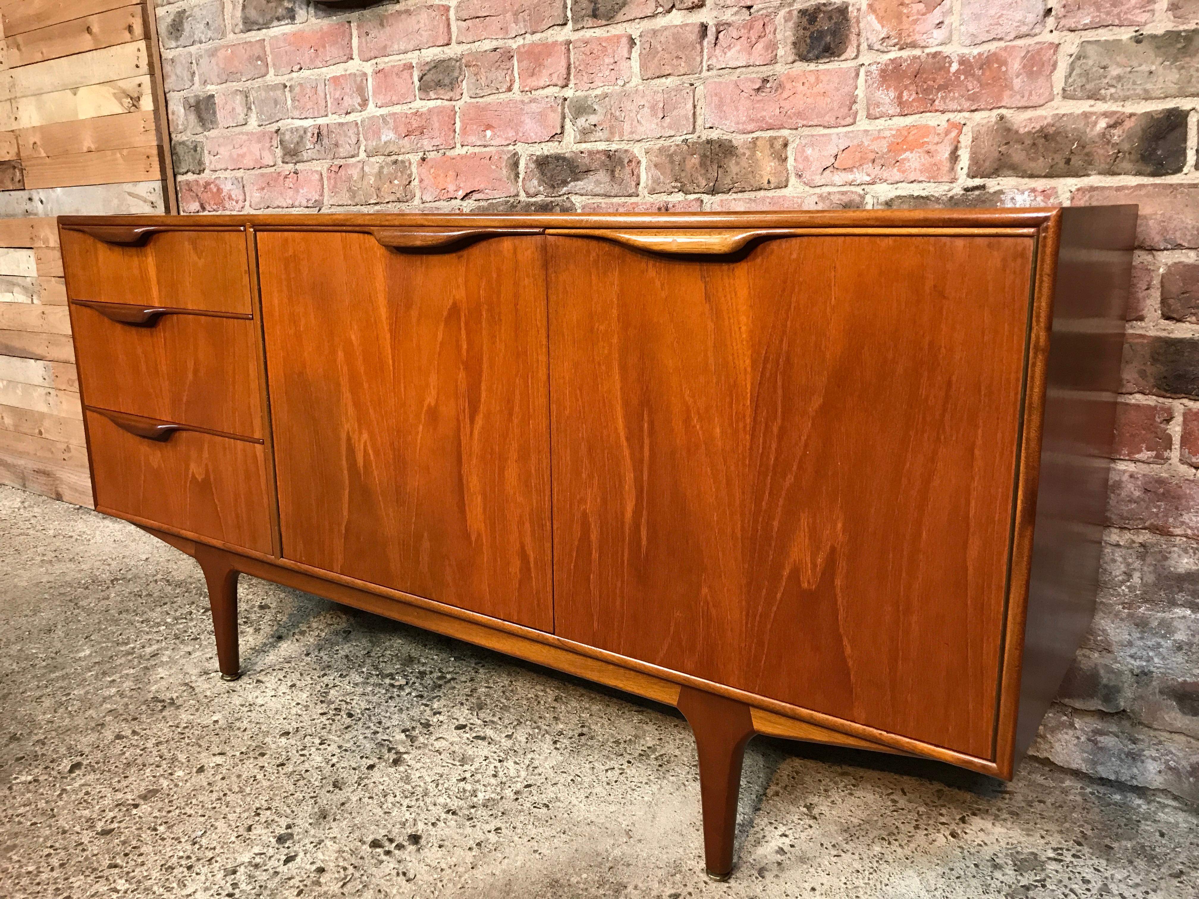 Sought after small sized vintage sideboard or credenza by Tom Robertson for McIntosh, 1960s. It has three drawers and a cupboard space.

Measures: Height 77cm, depth 48cm, width 152cm.