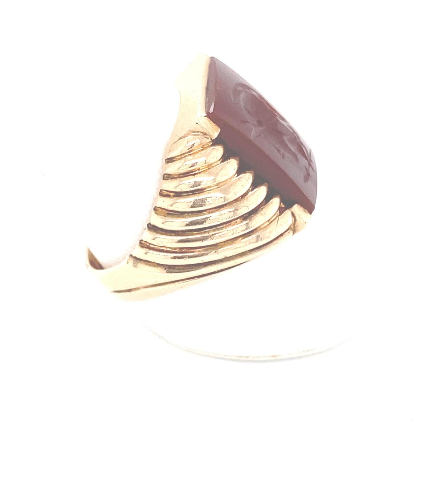 Vintage 1960s 10 Karat Yellow Gold Carnelian Intaglio Ring In Good Condition For Sale In Towson, MD