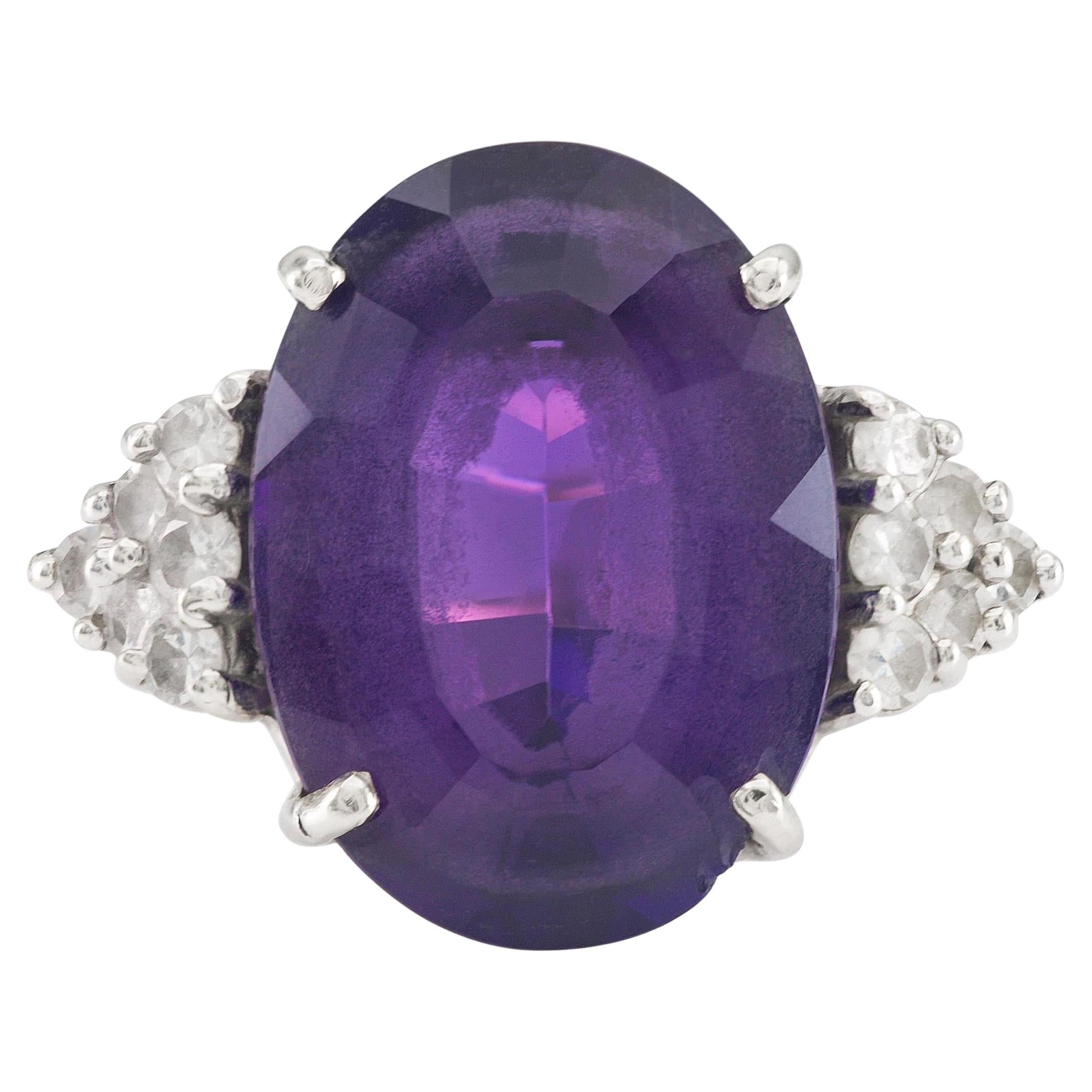 Vintage 1960s 10.00 Carat Amethyst Ring with Diamonds im Angebot
