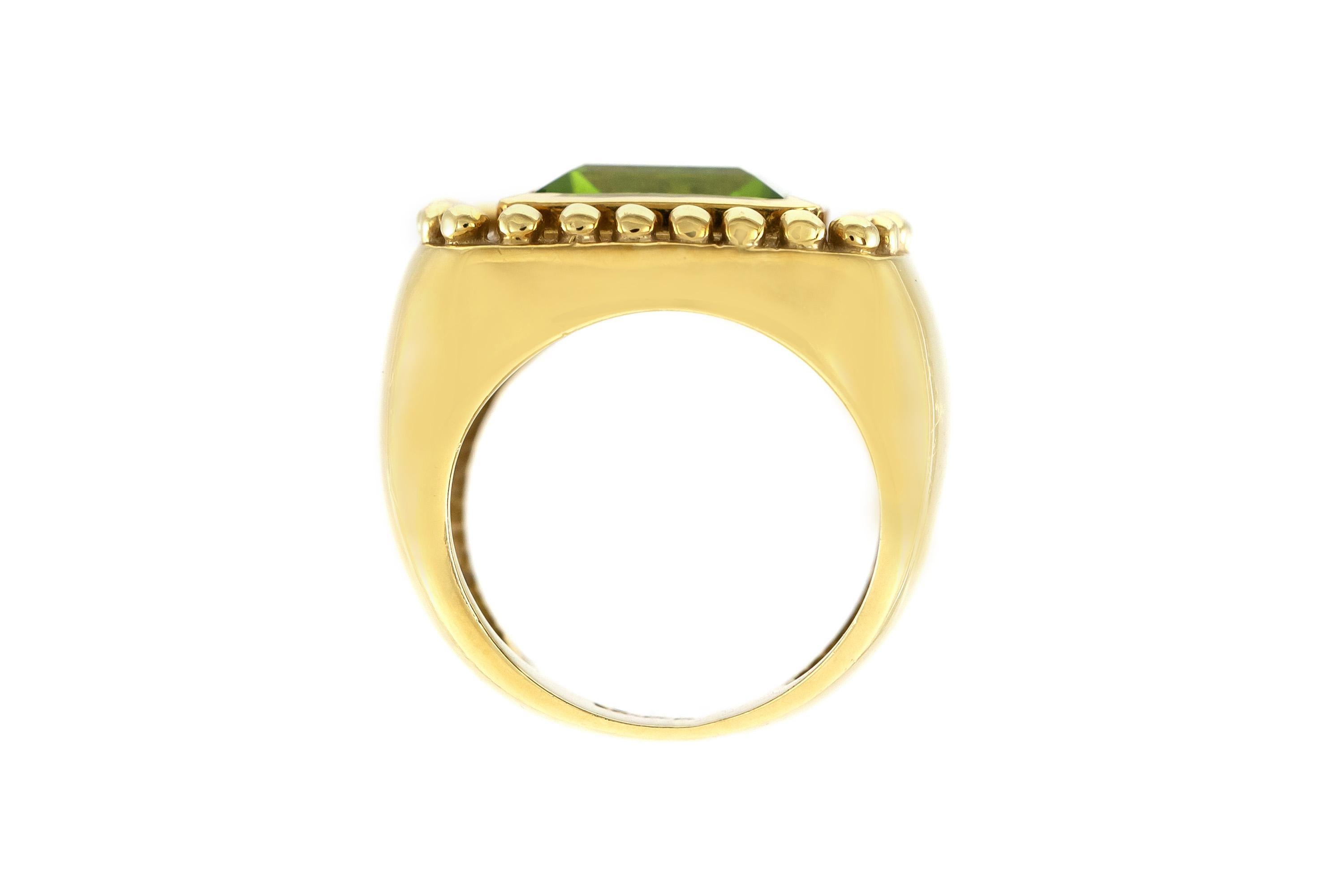 Square Cut Vintage 1960s 10.00 Carat Peridot and Gold Ring For Sale