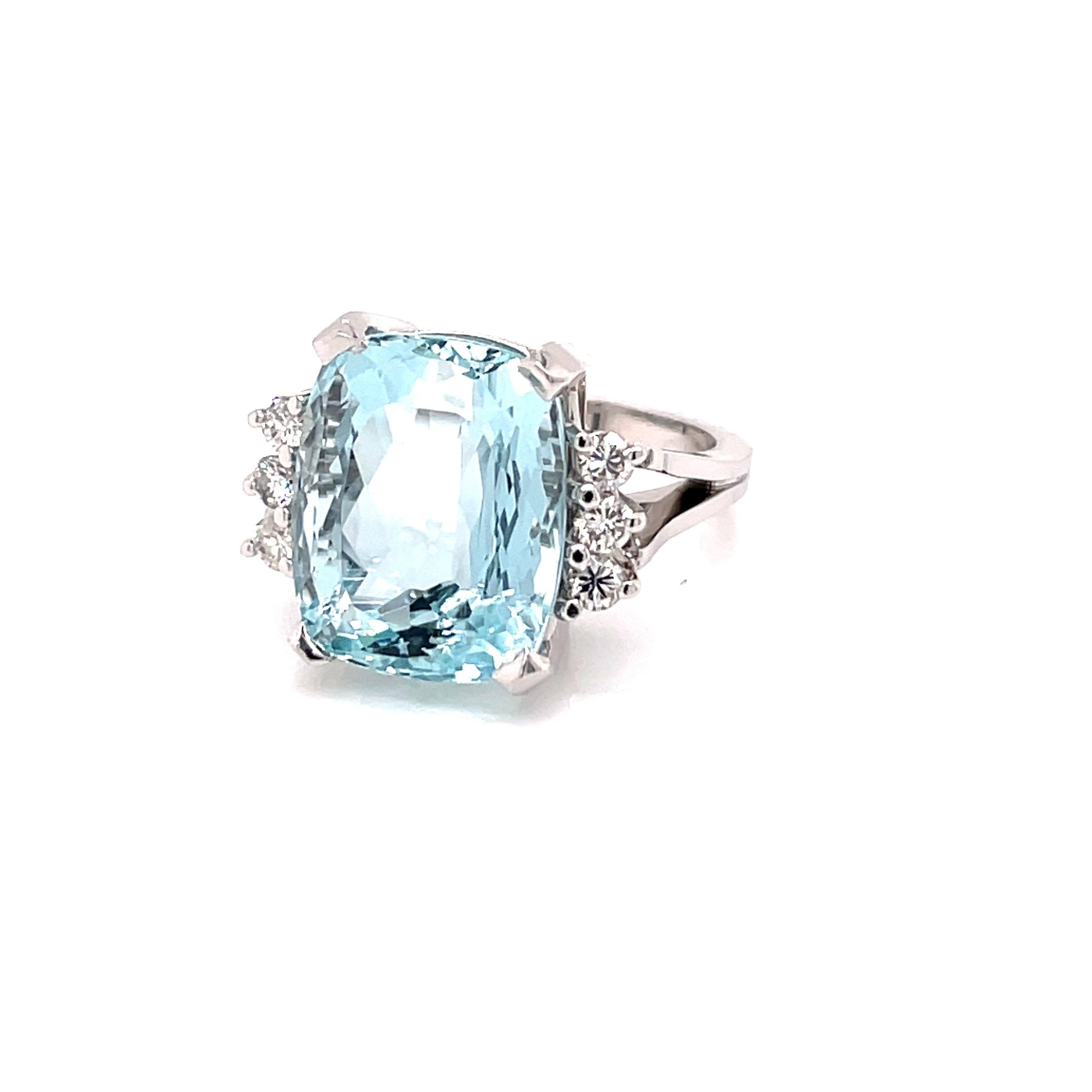 Vintage 1960's 10ct Cushion Cut Aquamarine Ring with Diamonds In Good Condition For Sale In Boston, MA