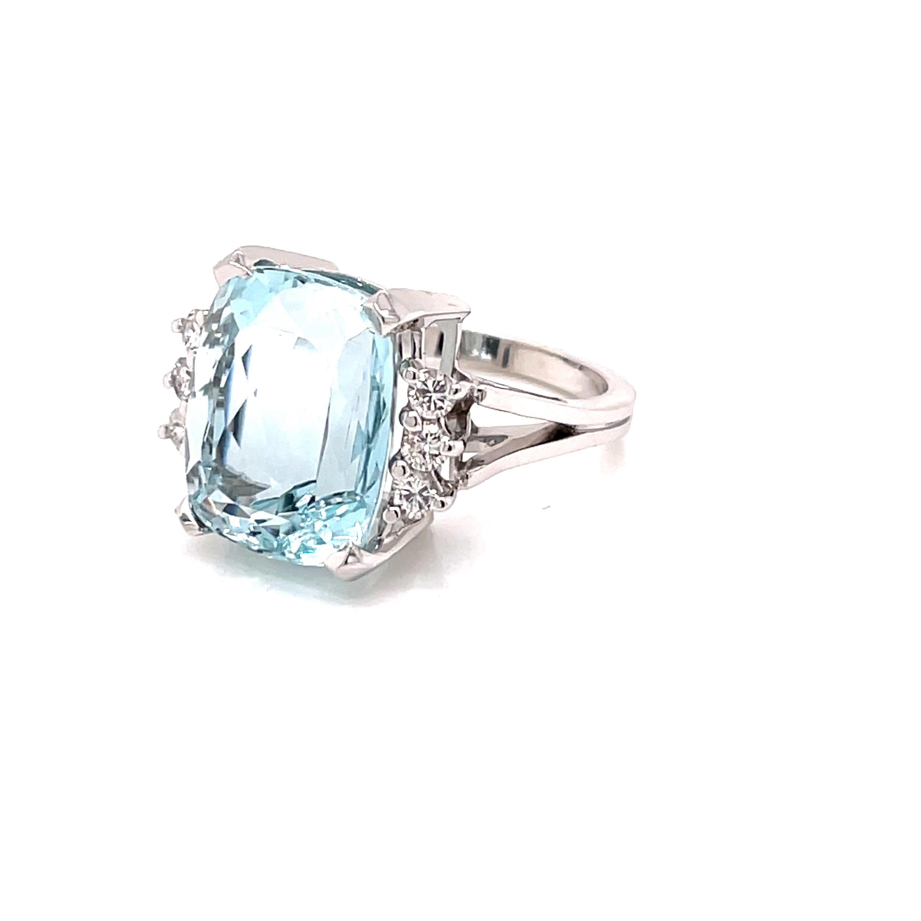 Women's Vintage 1960's 10ct Cushion Cut Aquamarine Ring with Diamonds For Sale