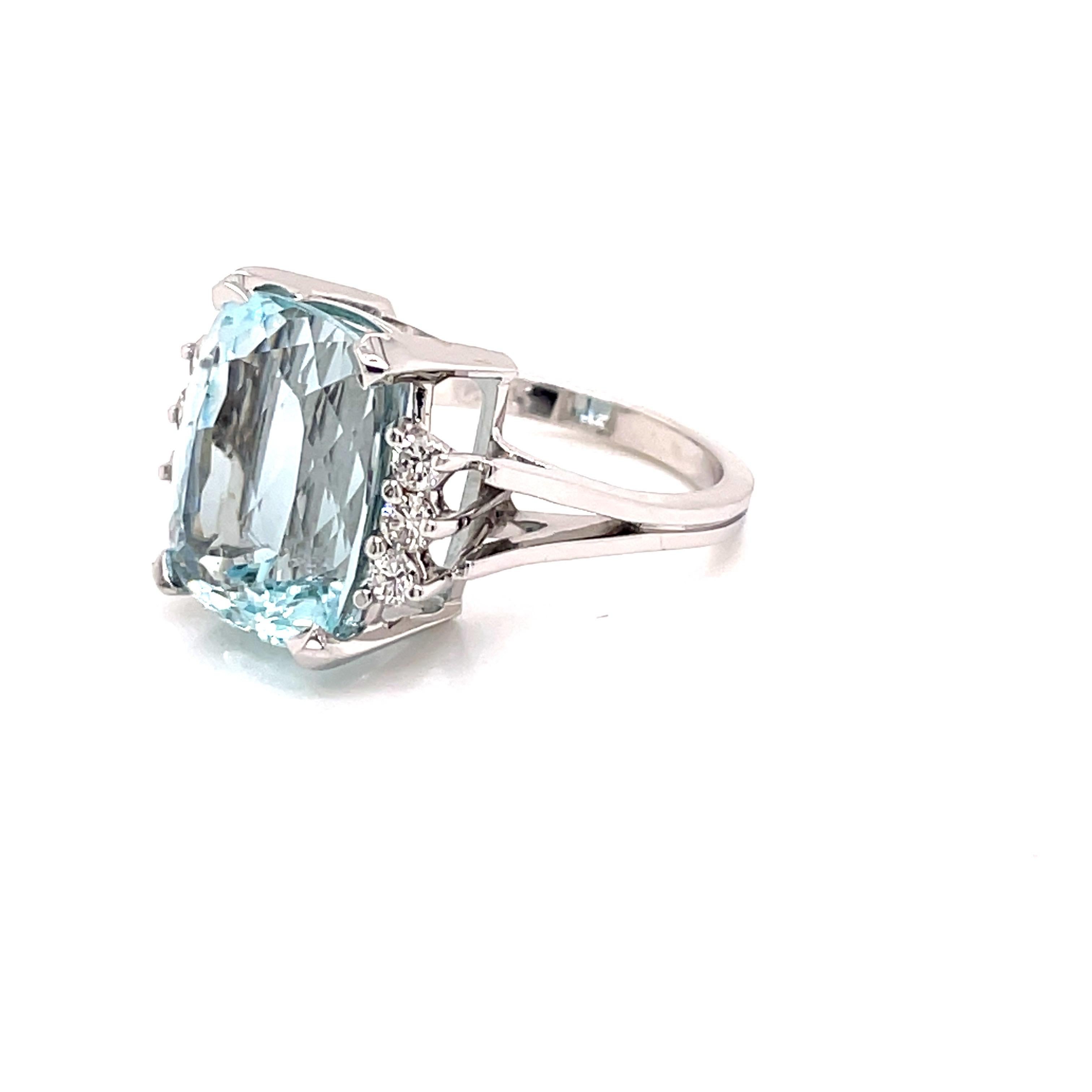 Vintage 1960's 10ct Cushion Cut Aquamarine Ring with Diamonds For Sale 1