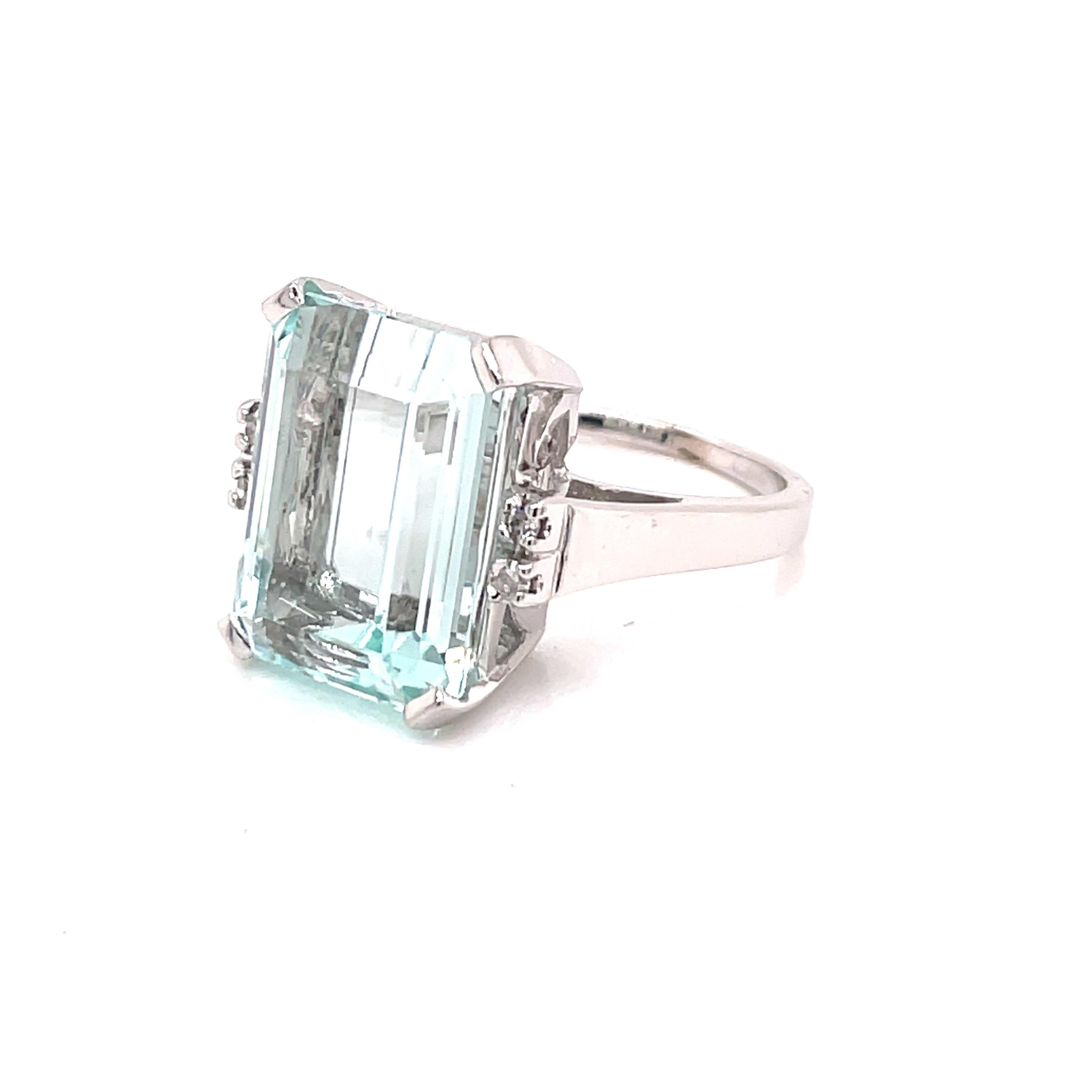 Women's Vintage 1960's 10ct Emerald Cut Aquamarine Ring with Diamonds