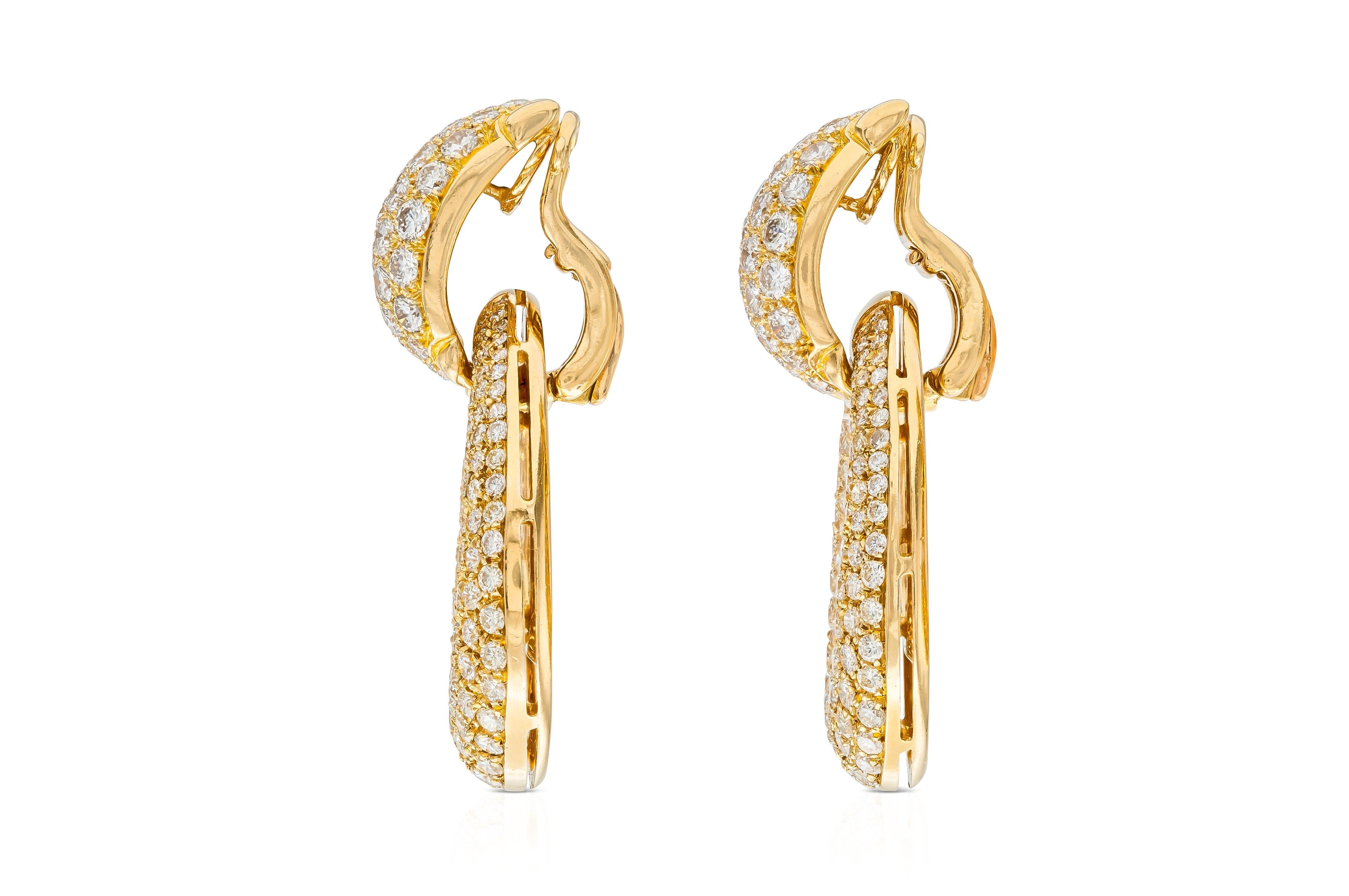 Pendientes de aldaba desmontables con diamantes de 12,00 quilates de la época de 1960 Corte redondo en venta