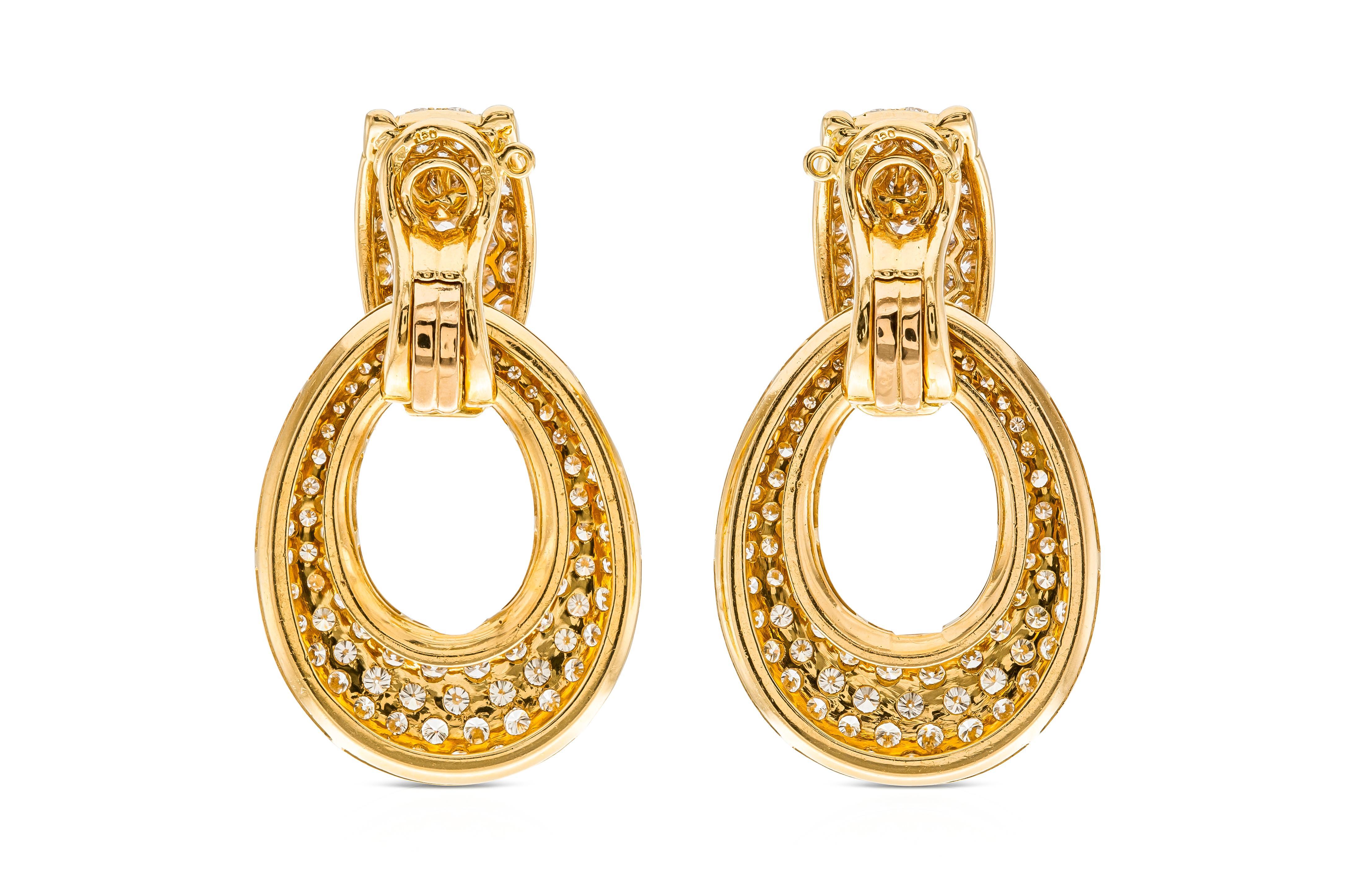 Pendientes de aldaba desmontables con diamantes de 12,00 quilates de la época de 1960 en Bueno estado para la venta en New York, NY
