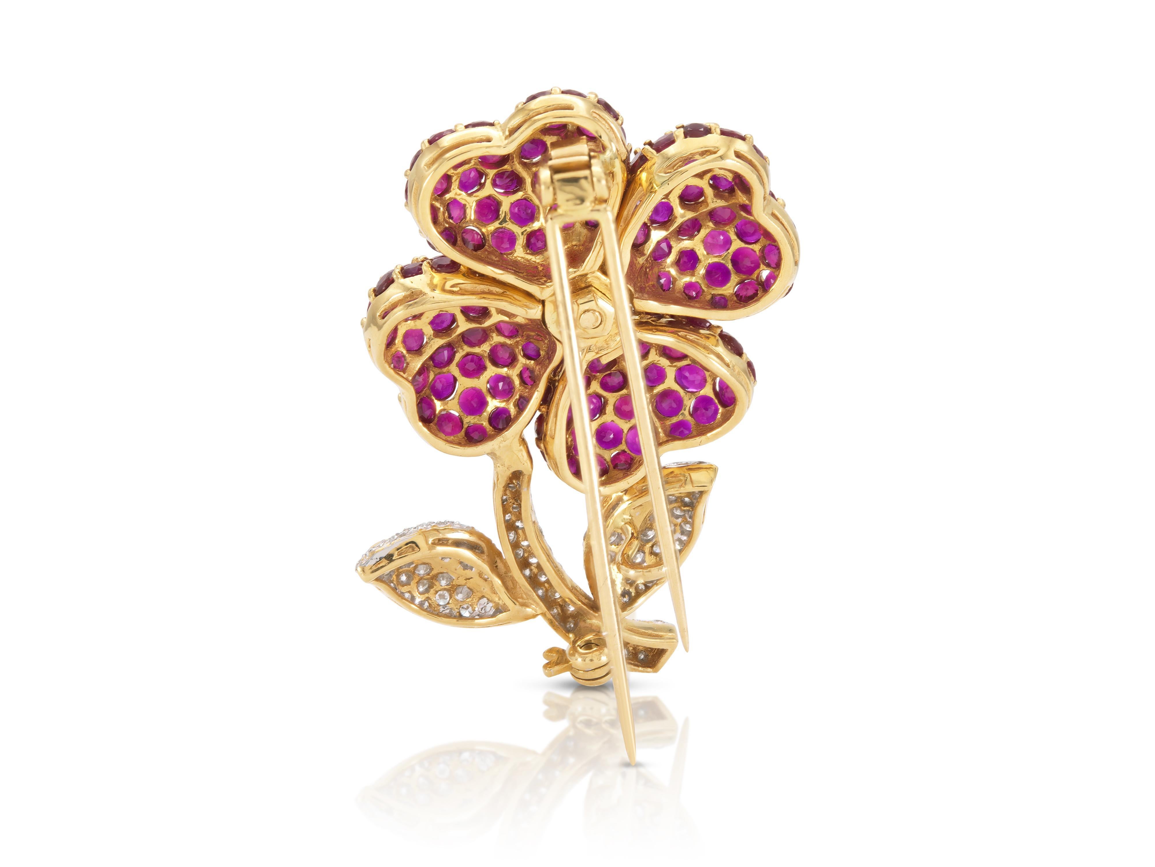 Vintage 1960s 12.80 Carat Ruby Flower Brooch with Diamonds In Good Condition For Sale In New York, NY