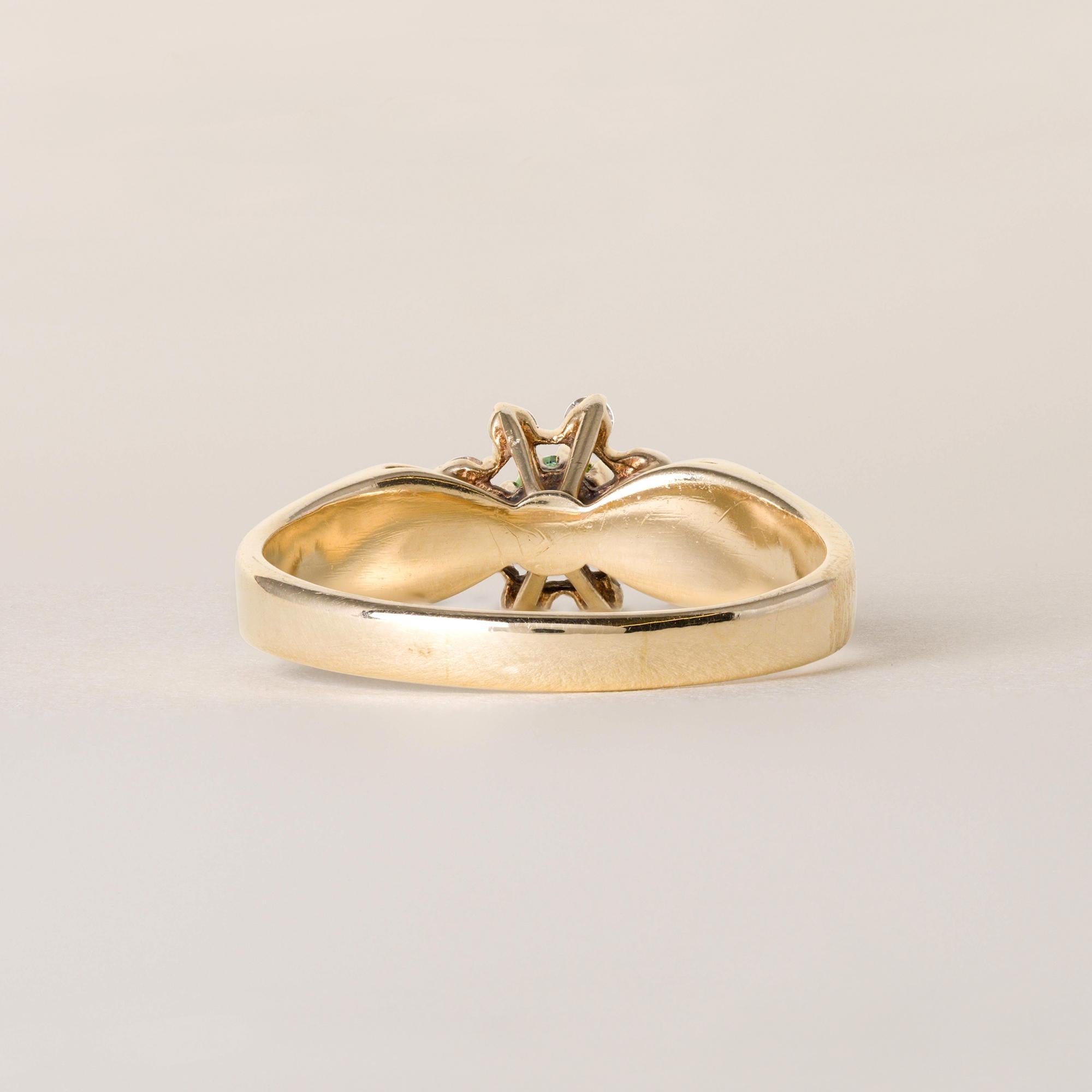 Vintage 1960's 14 Karat Gold Emerald and Diamond Floral Cocktail Ring Bon état - En vente à Los Angeles, CA