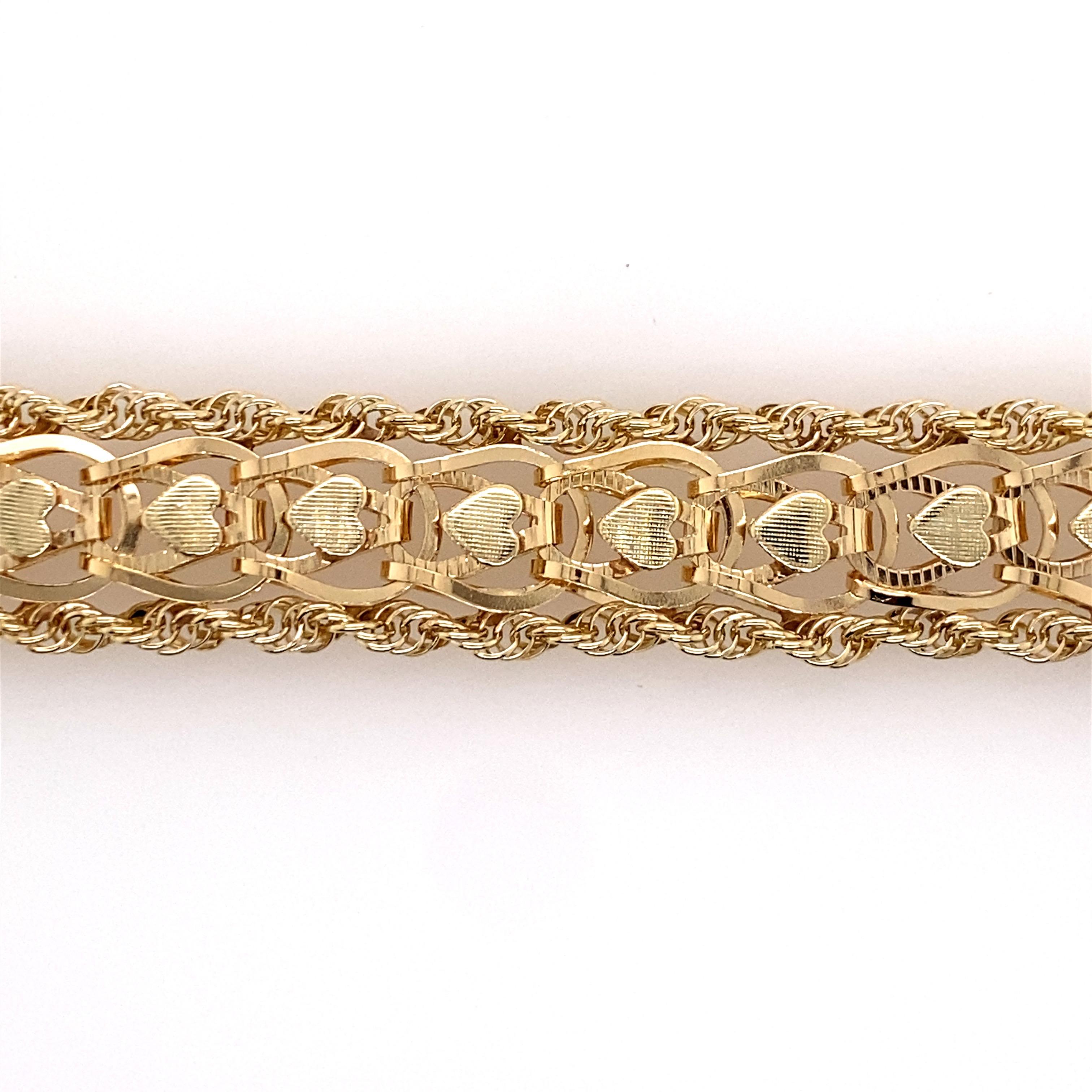 Vintage 1960s 14 Karat Yellow Gold Heart Shape Link Bracelet with Rope Edge In Good Condition In Boston, MA