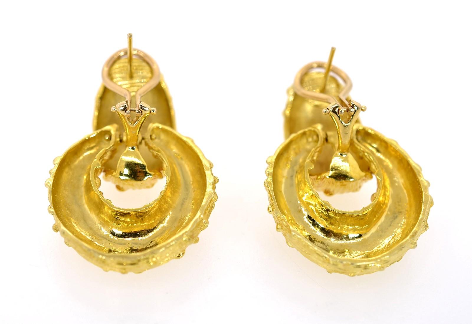 Vintage 1960s 14 Karat Gold Earrings In Good Condition For Sale In Beverly Hills, CA