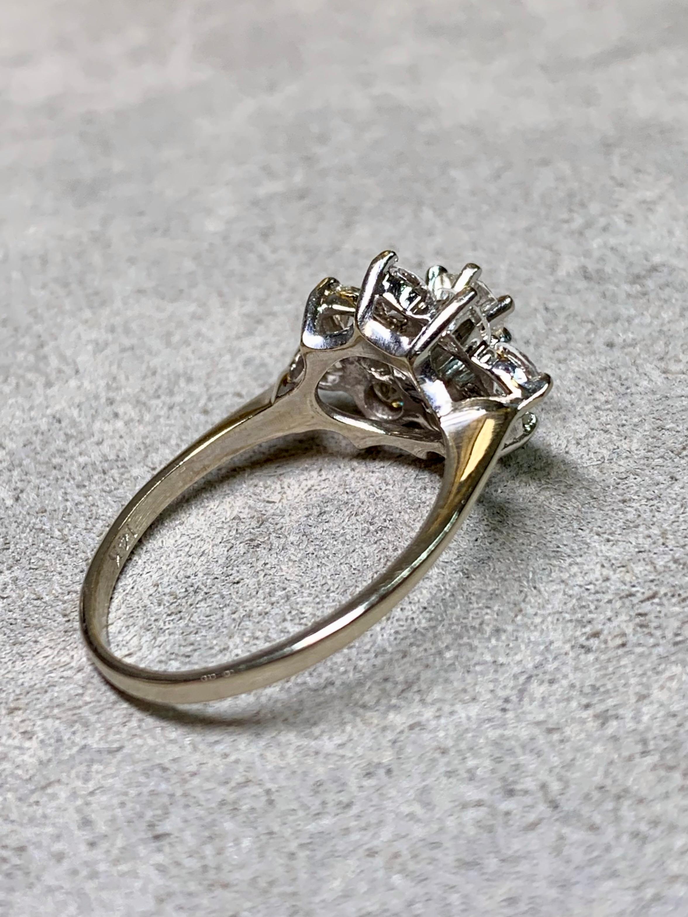 Vintage 1960's 14K Prong Set Diamond Cluster Cocktail Ring G Vs1 Sz 7.5 (Rundschliff) im Angebot